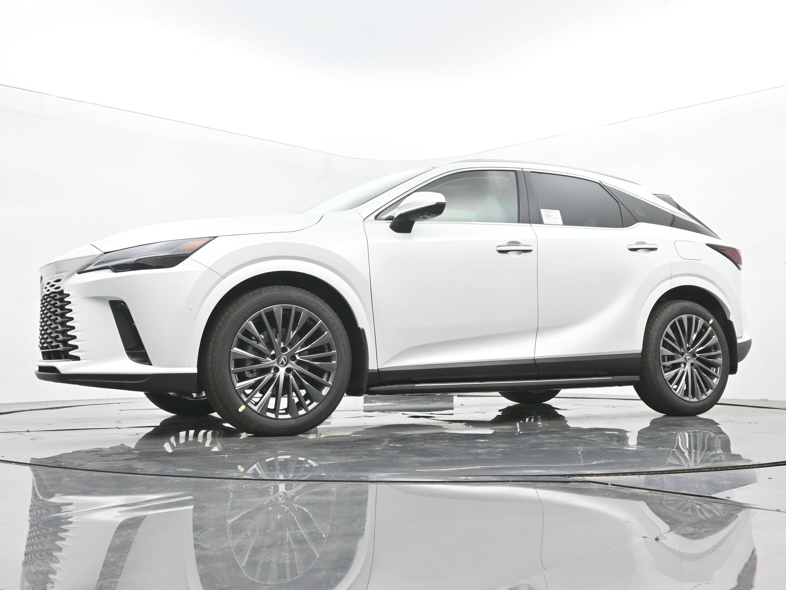 2025 Lexus RX 350 - Photo 16