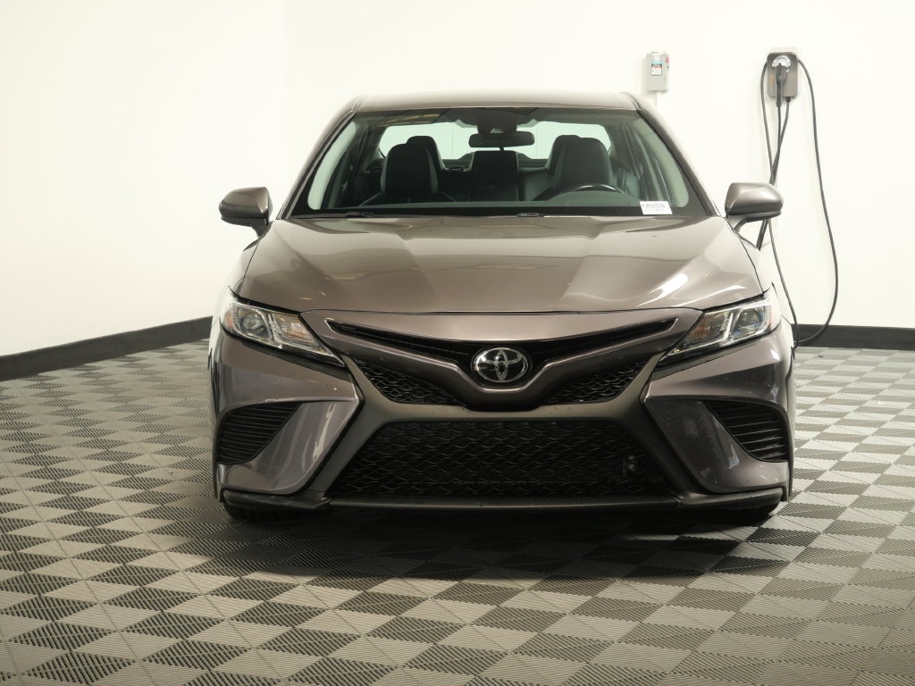 Used 2020 Toyota Camry SE Sedan