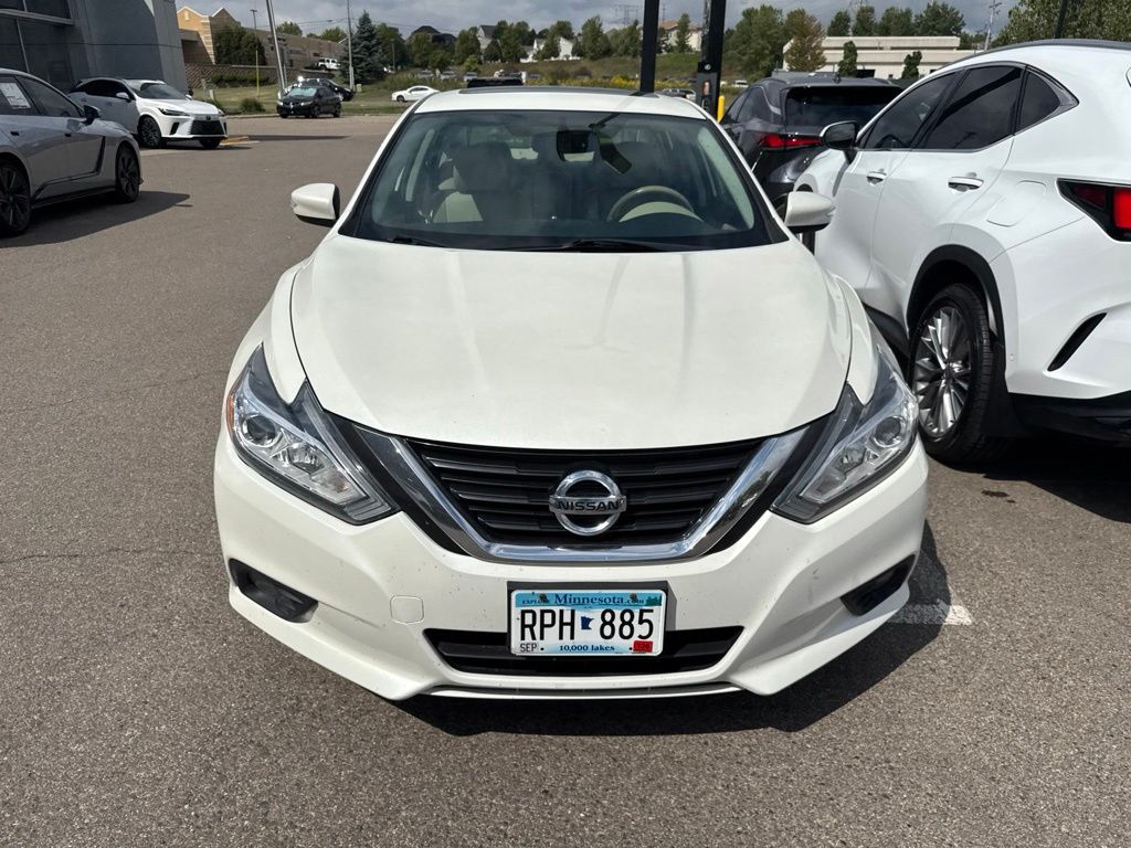 Used 2017 Nissan Altima SL with VIN 1N4AL3AP1HC227609 for sale in Maplewood, Minnesota