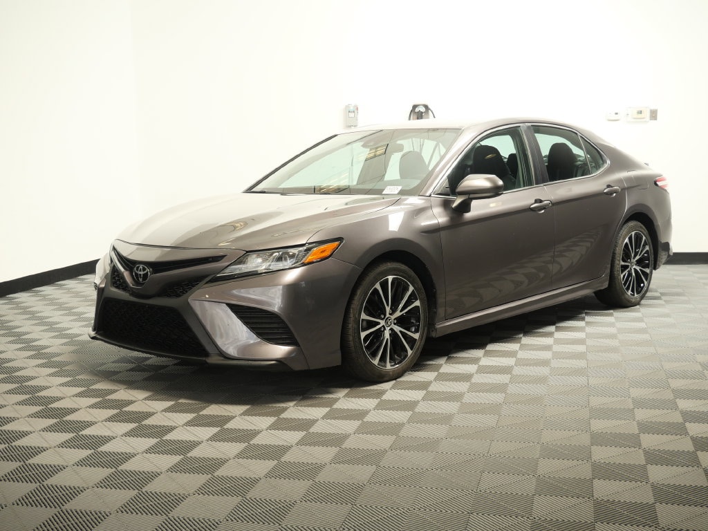 Used 2020 Toyota Camry SE Sedan