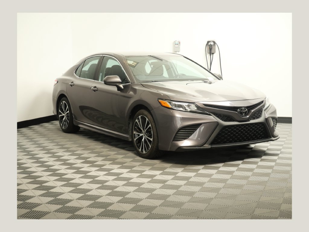 Used 2020 Toyota Camry SE Sedan