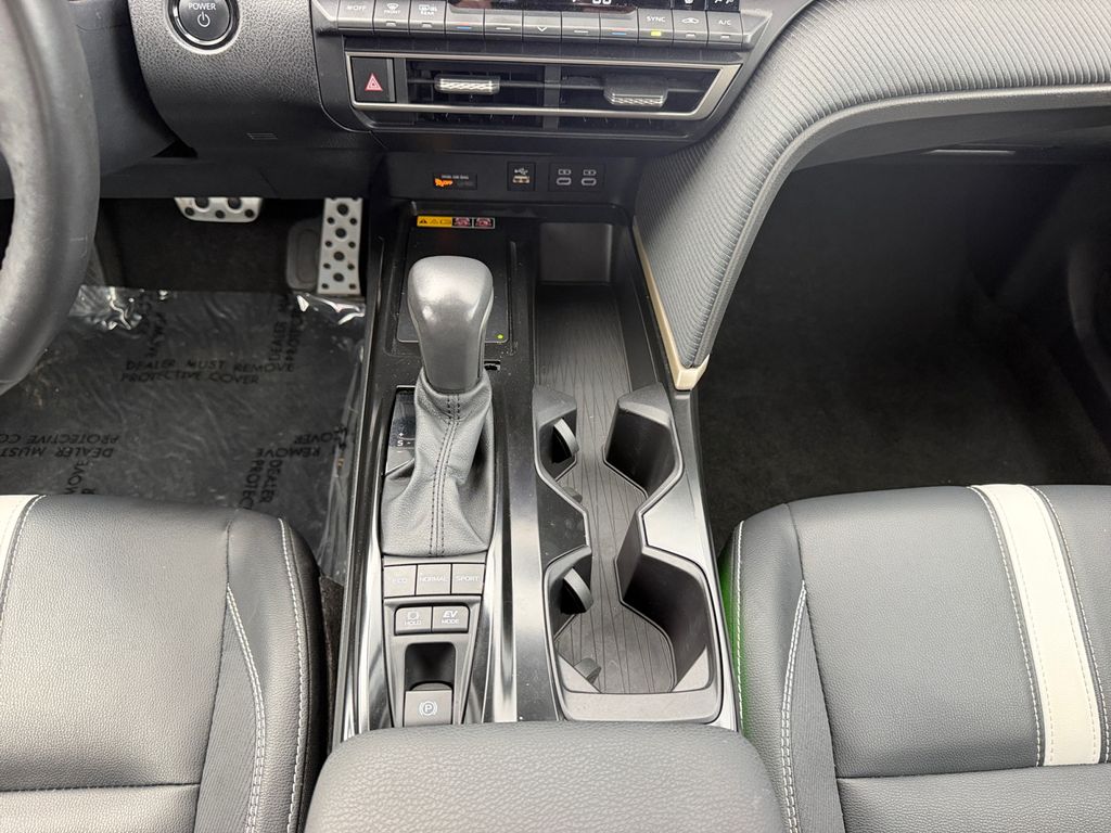 2025 Toyota Camry SE - Photo 27