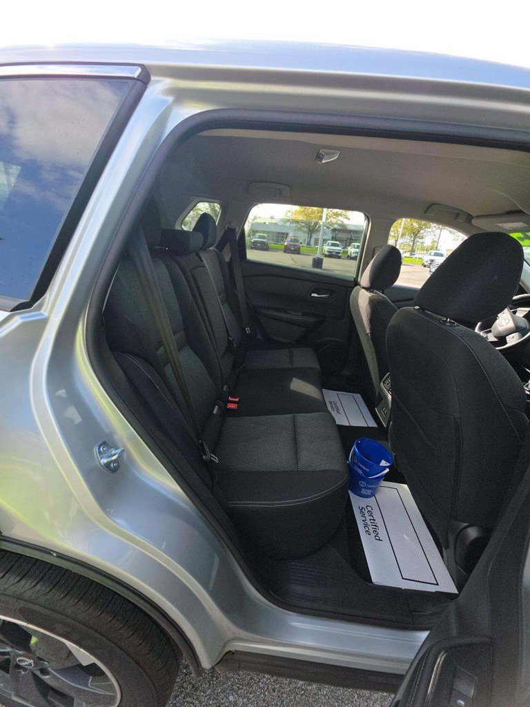 2025 Nissan Rogue SV - Photo 12