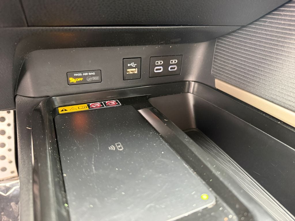 2025 Toyota Camry SE - Photo 15
