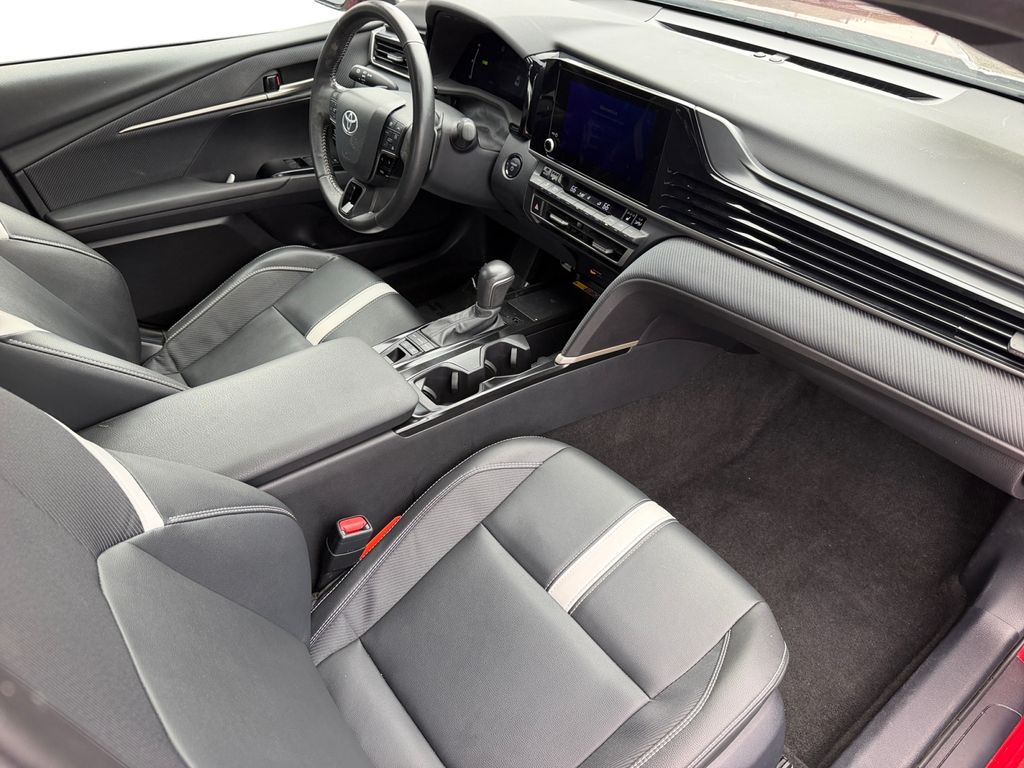 2025 Toyota Camry SE - Photo 34