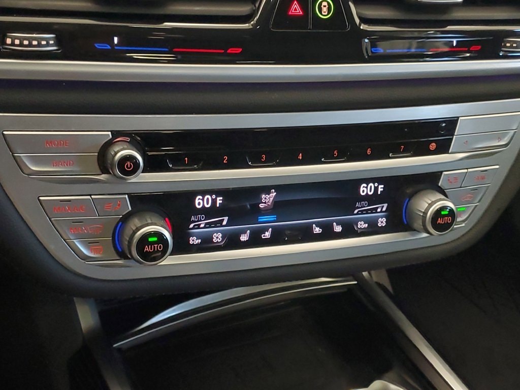 2022 BMW 7 Series 740i - Photo 25