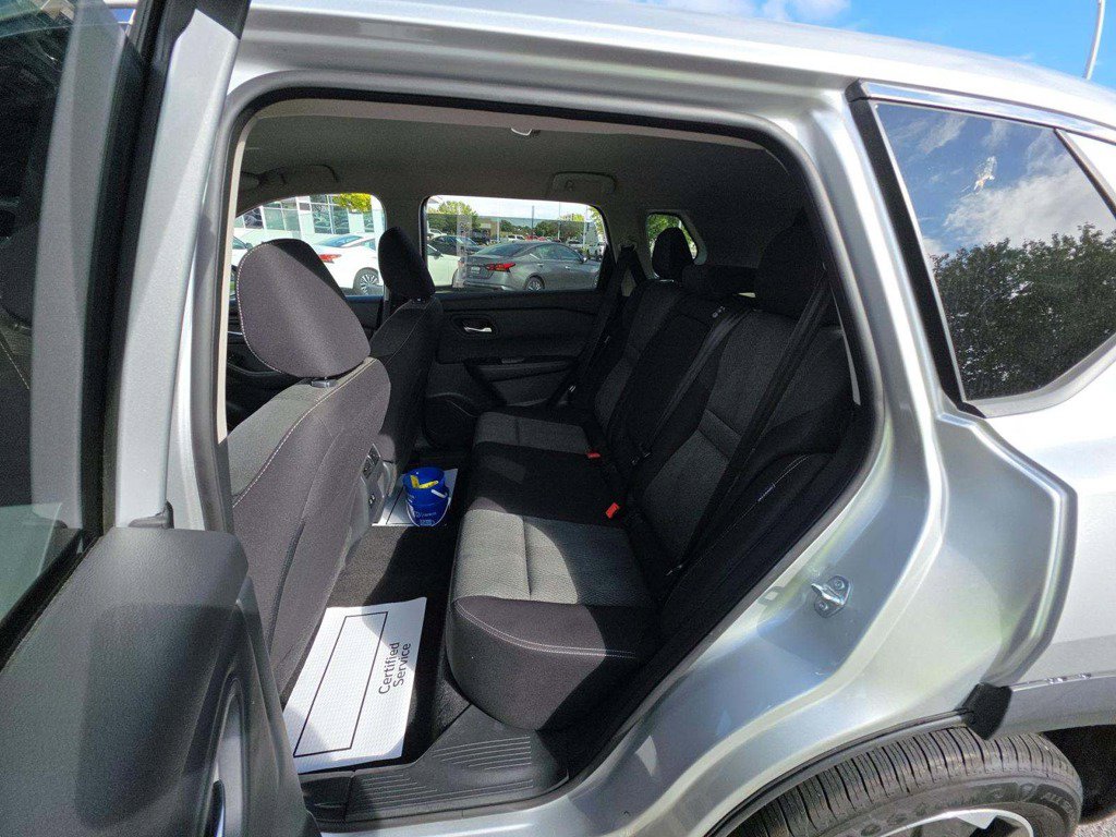 2025 Nissan Rogue SV - Photo 11