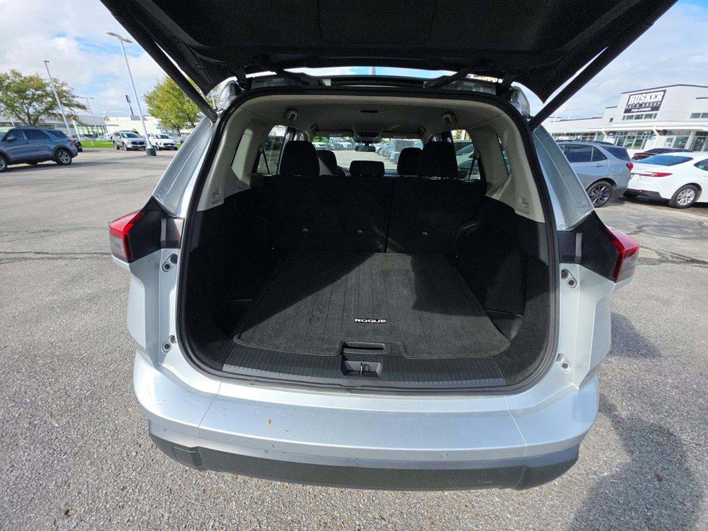 2025 Nissan Rogue SV - Photo 9