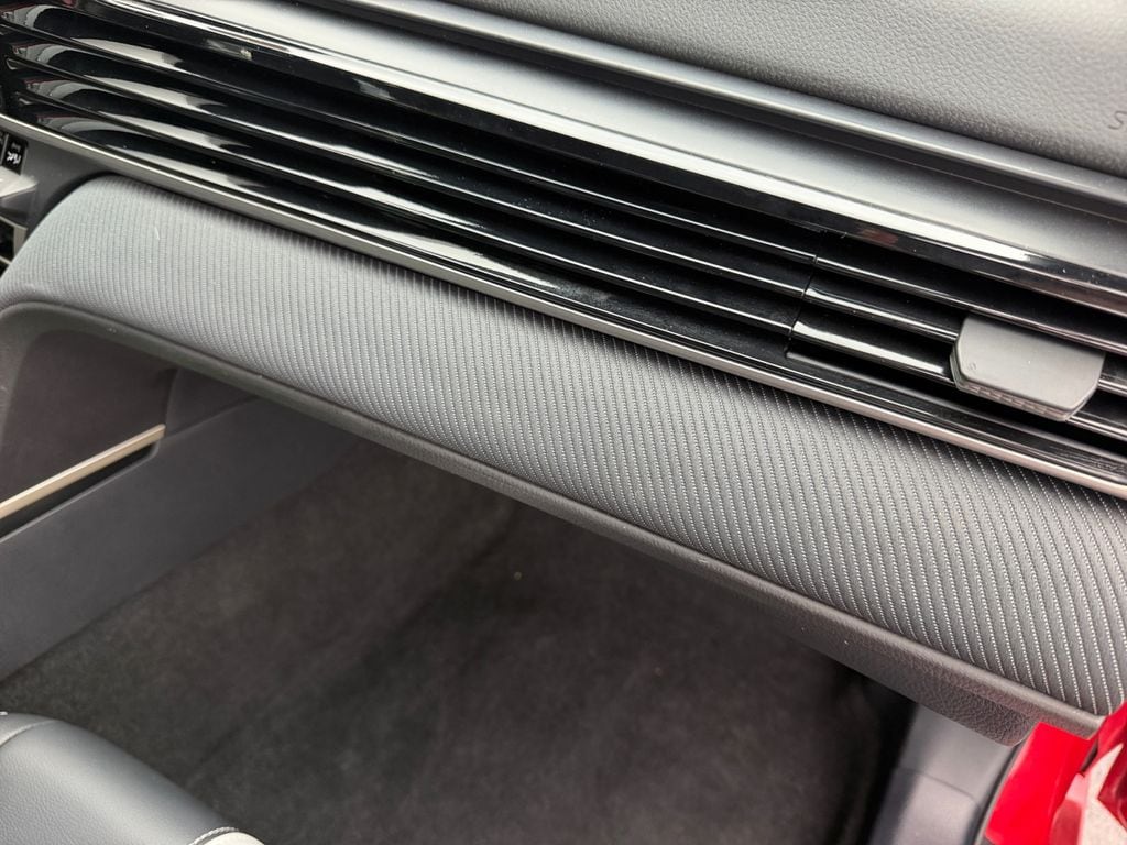 2025 Toyota Camry SE - Photo 33