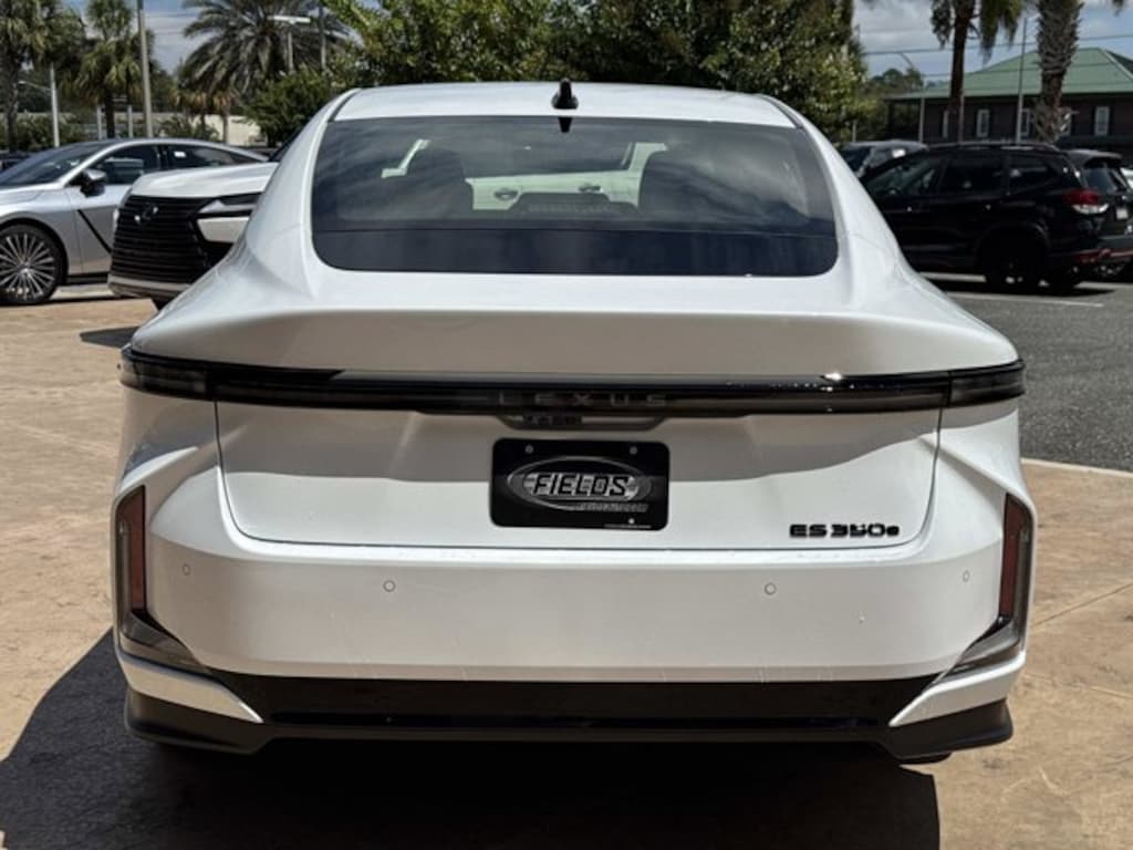 New 2026 Lexus ES 350e LUXURY SEDAN