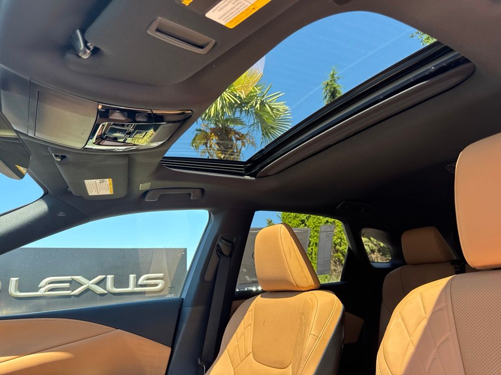 2026 Lexus RX 350 - Photo 14
