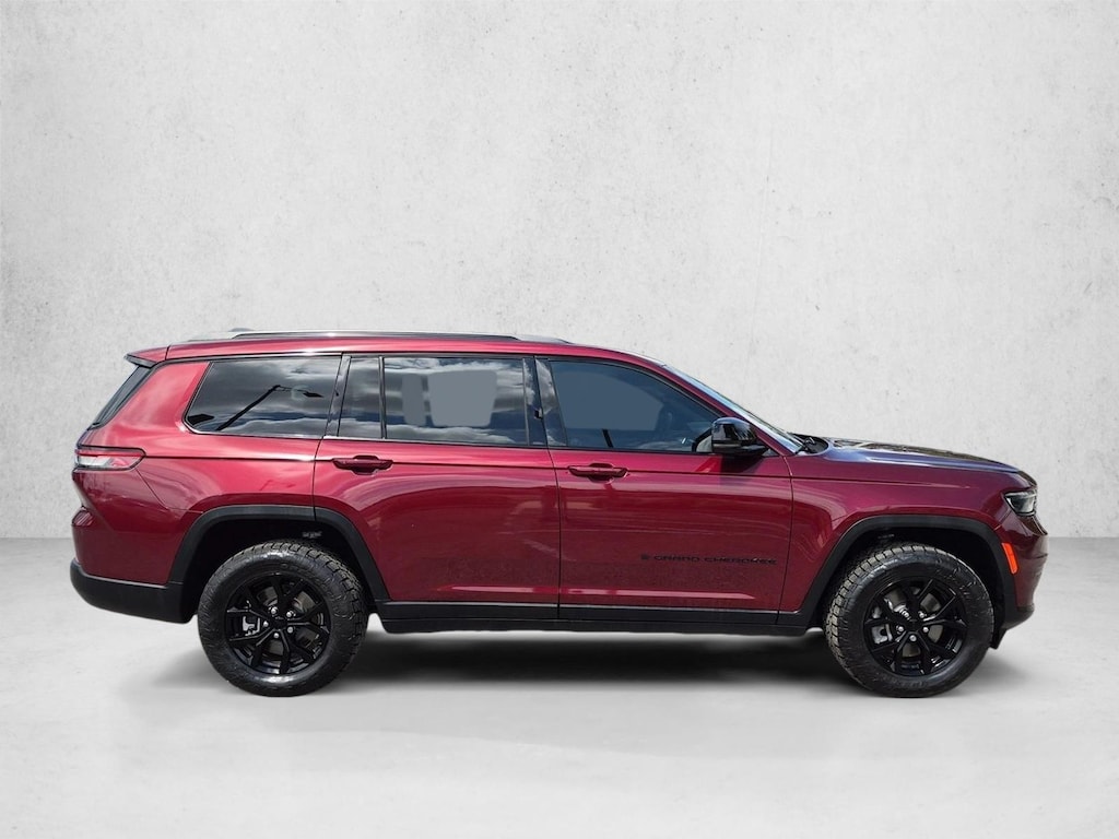 Used 2022 Jeep New Grand Cherokee Laredo SUV