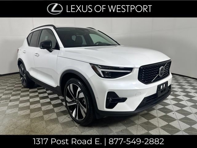 2025 Volvo XC40