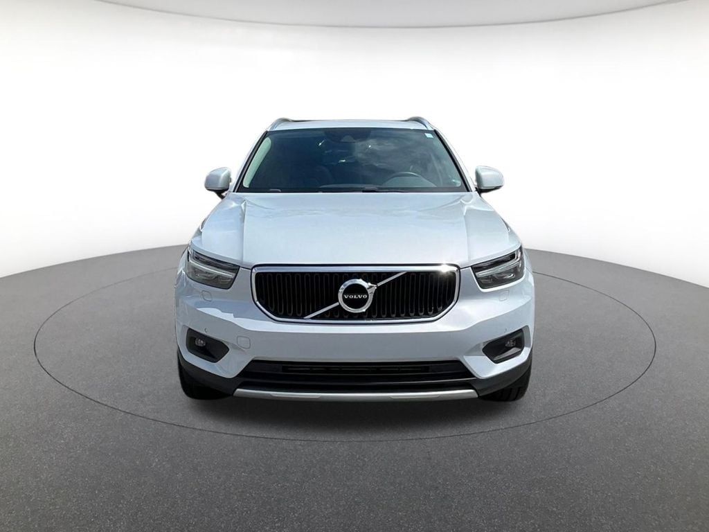 Used 2022 Volvo XC40 Momentum