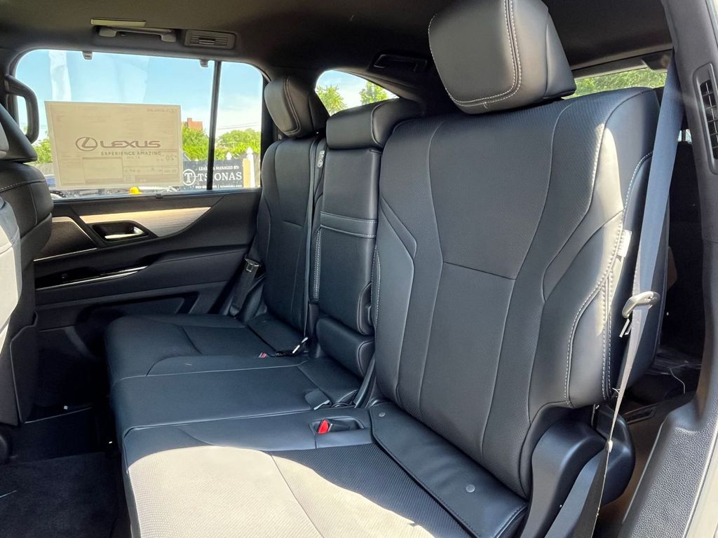 2026 Lexus LX 700h F-Sport - Photo 10