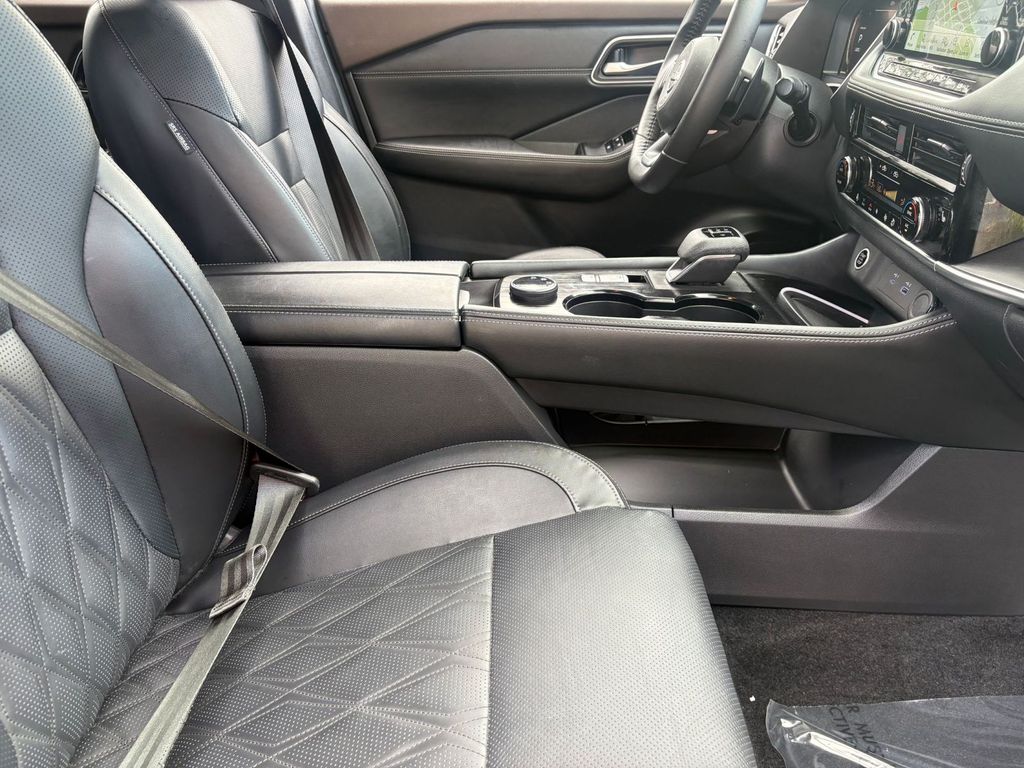 2023 Nissan Rogue Platinum - Photo 20