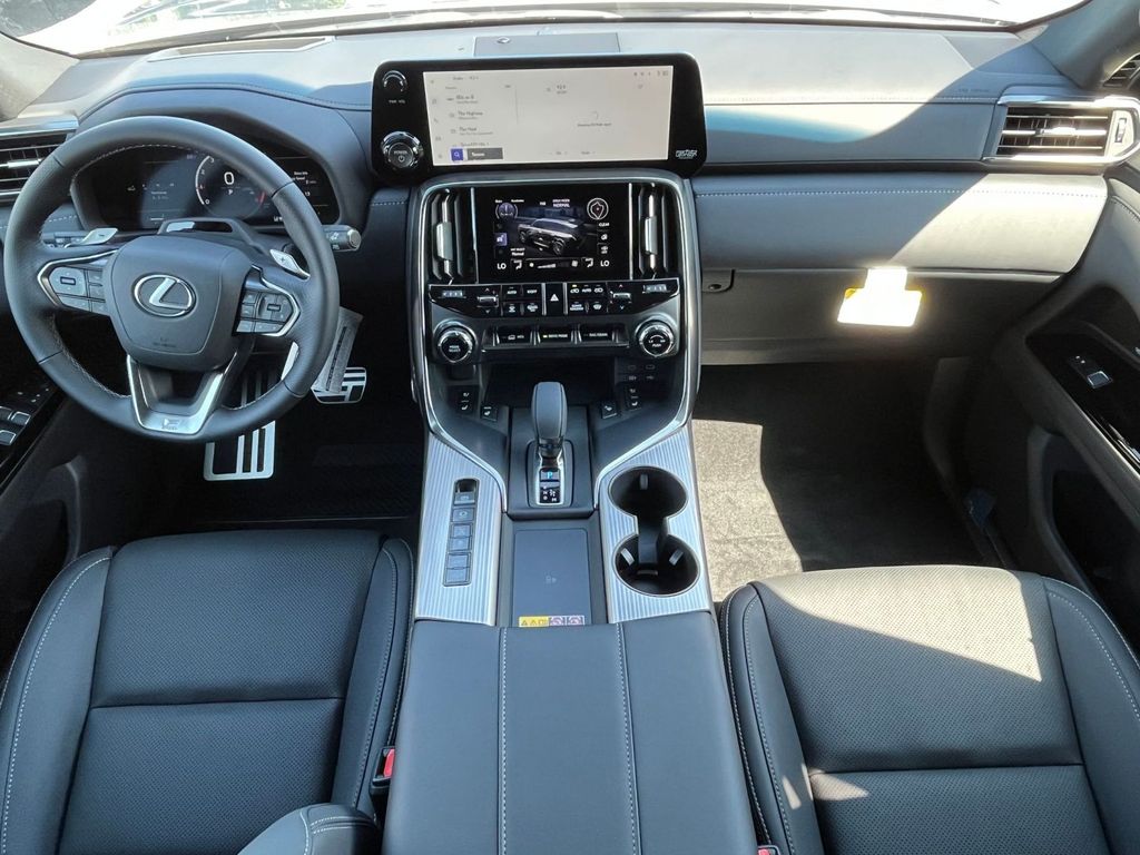 2026 Lexus LX 700h F-Sport - Photo 7