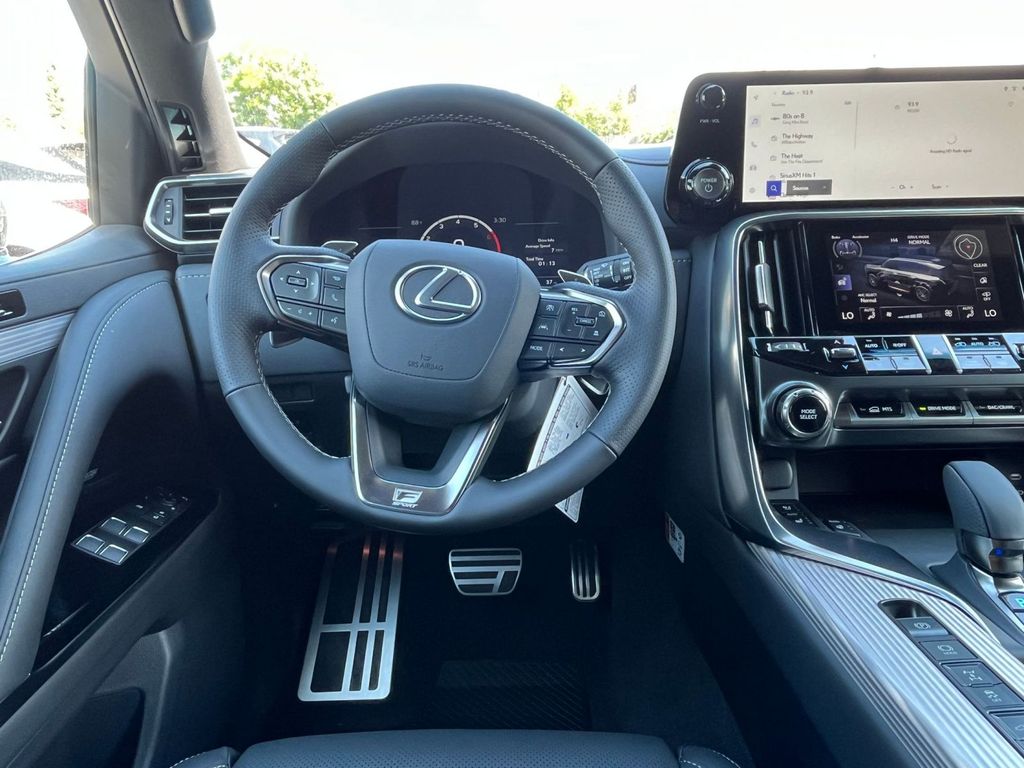 2026 Lexus LX 700h F-Sport - Photo 8