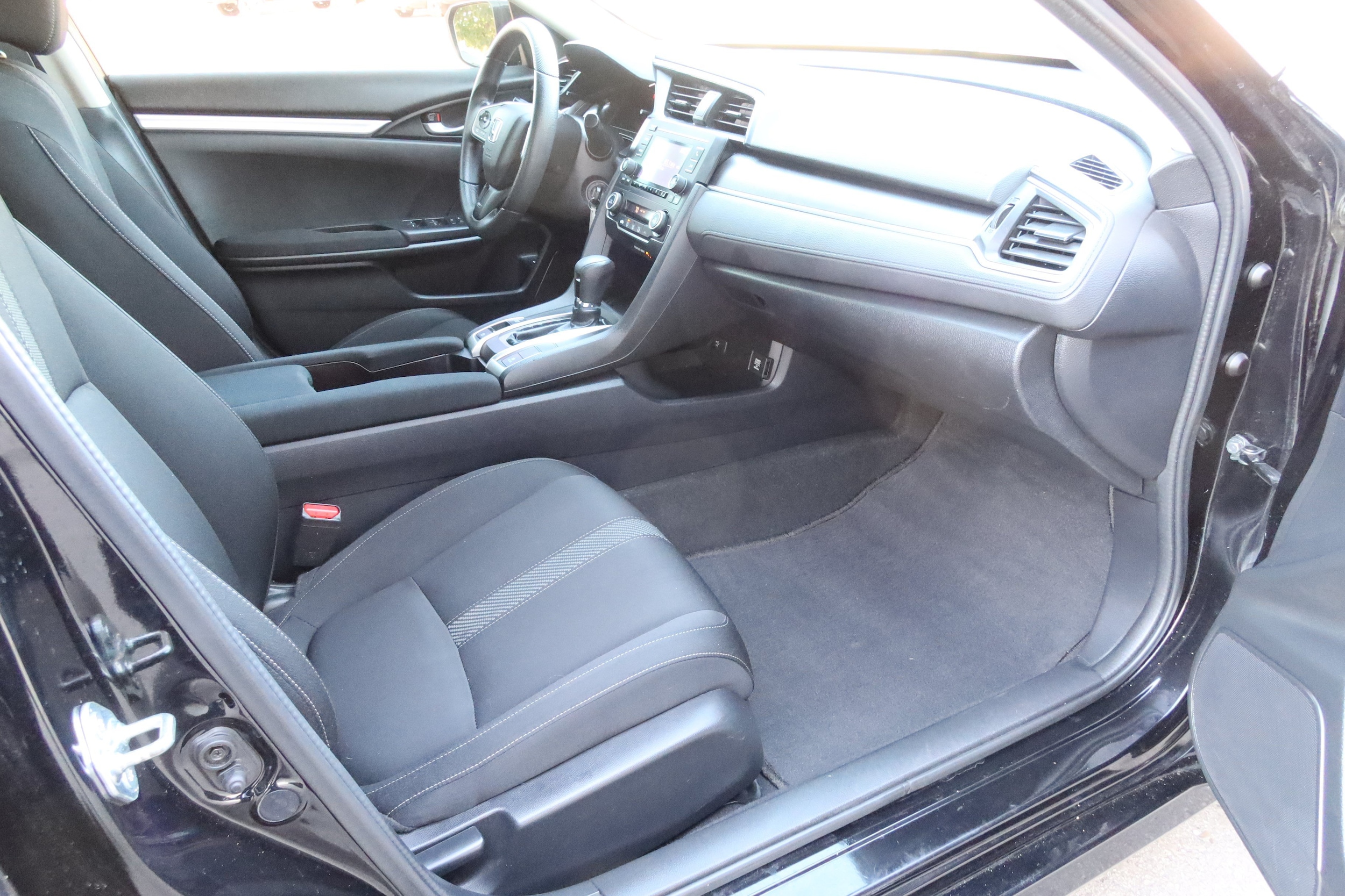 2018 Honda Civic LX - Photo 29