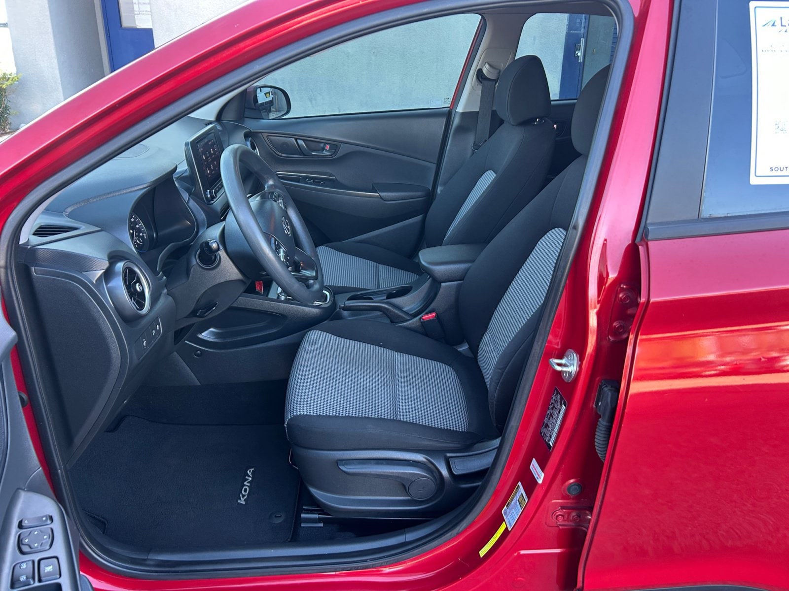 2022 Hyundai Kona SE - Photo 13