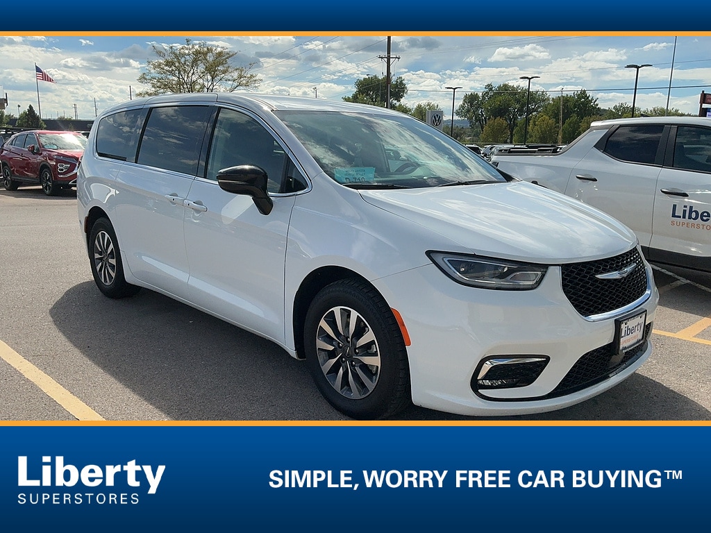 Used 2024 Chrysler Pacifica Select Van Passenger Van