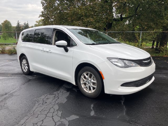 2022 Chrysler Voyager LX
