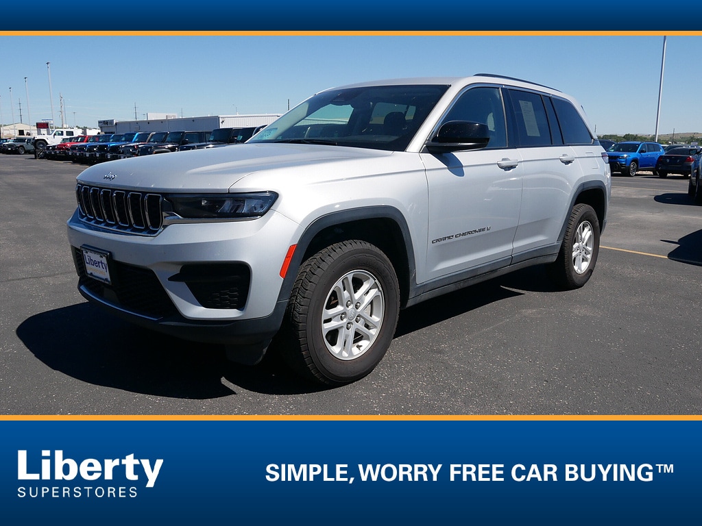 Used 2024 Jeep Grand Cherokee Laredo SUV
