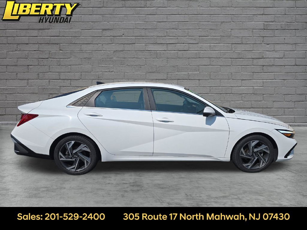 2024 Hyundai Elantra Limited - Photo 8