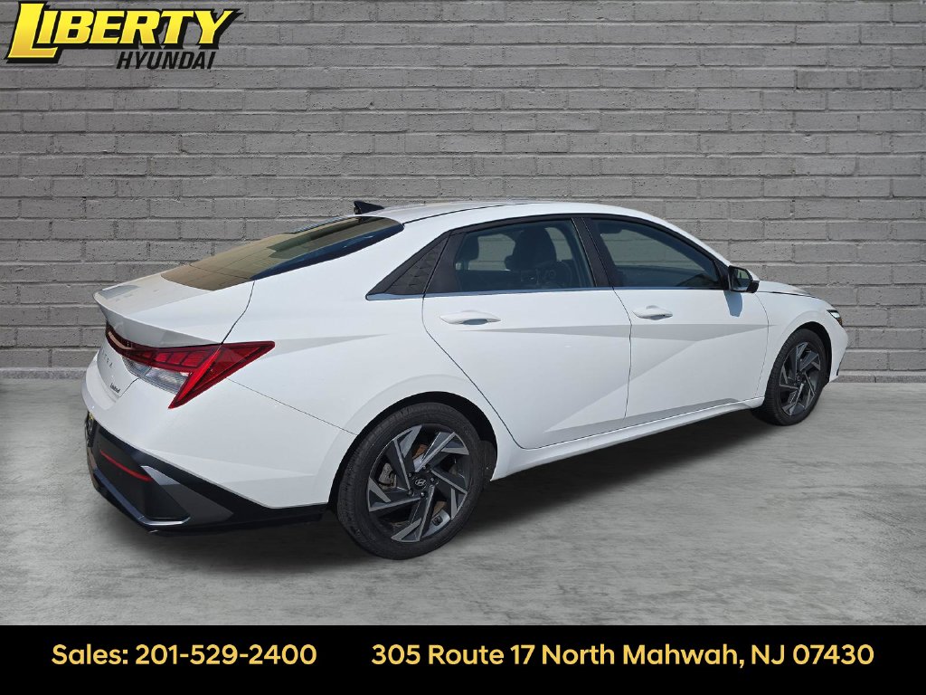 2024 Hyundai Elantra Limited - Photo 7