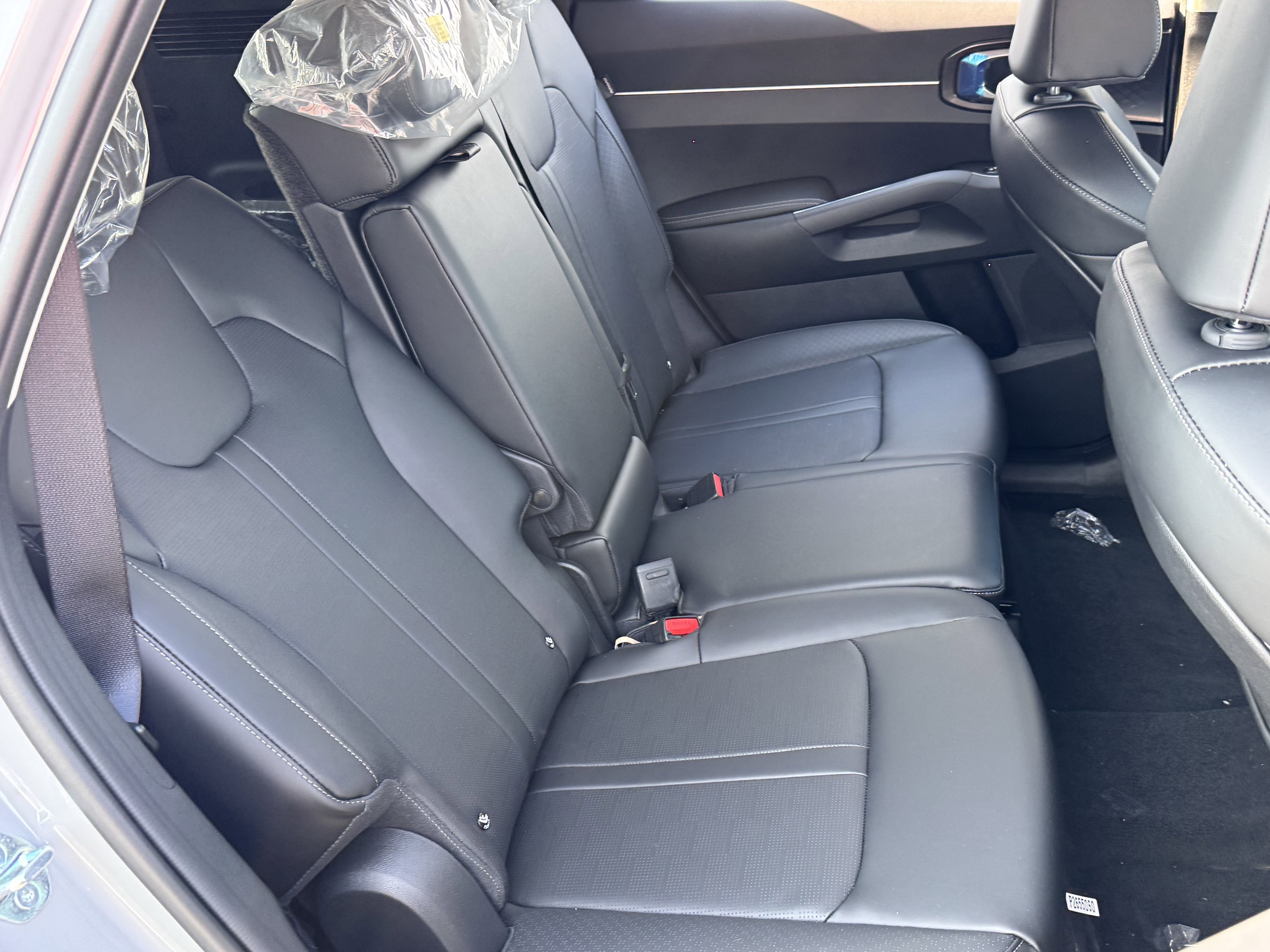 2025 Kia Sorento S - Photo 14