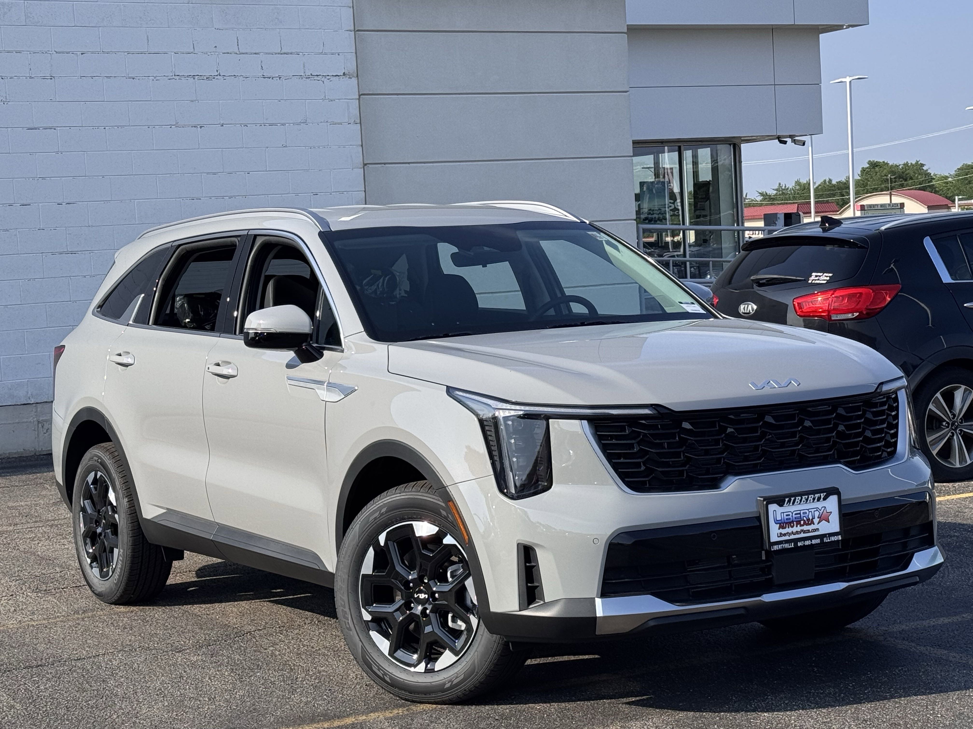 2025 Kia Sorento S - Photo 2
