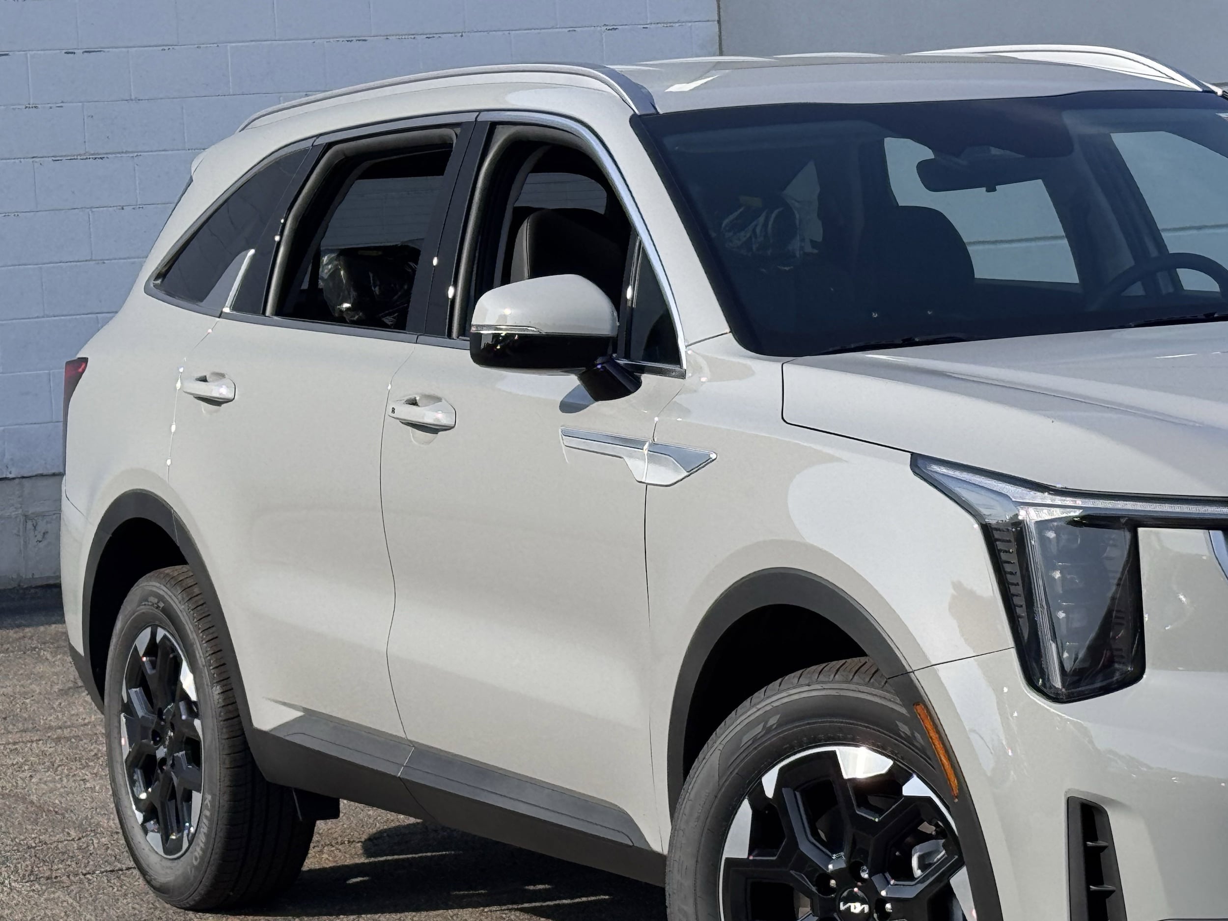 2025 Kia Sorento S - Photo 4