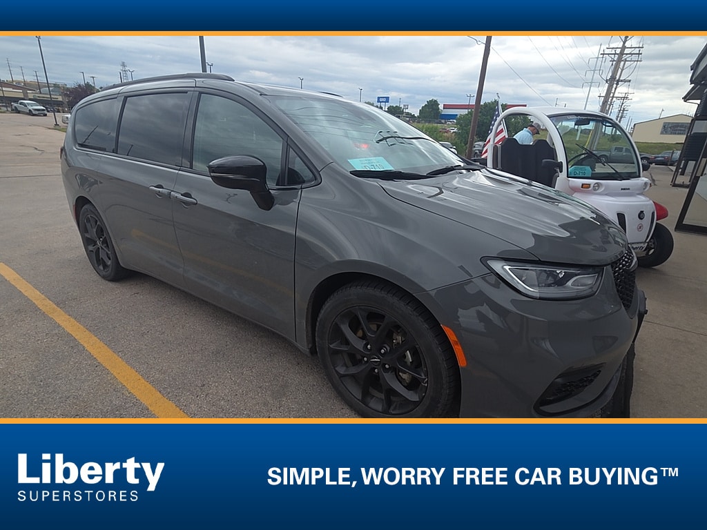 Used 2025 Chrysler Pacifica Limited Van Passenger Van