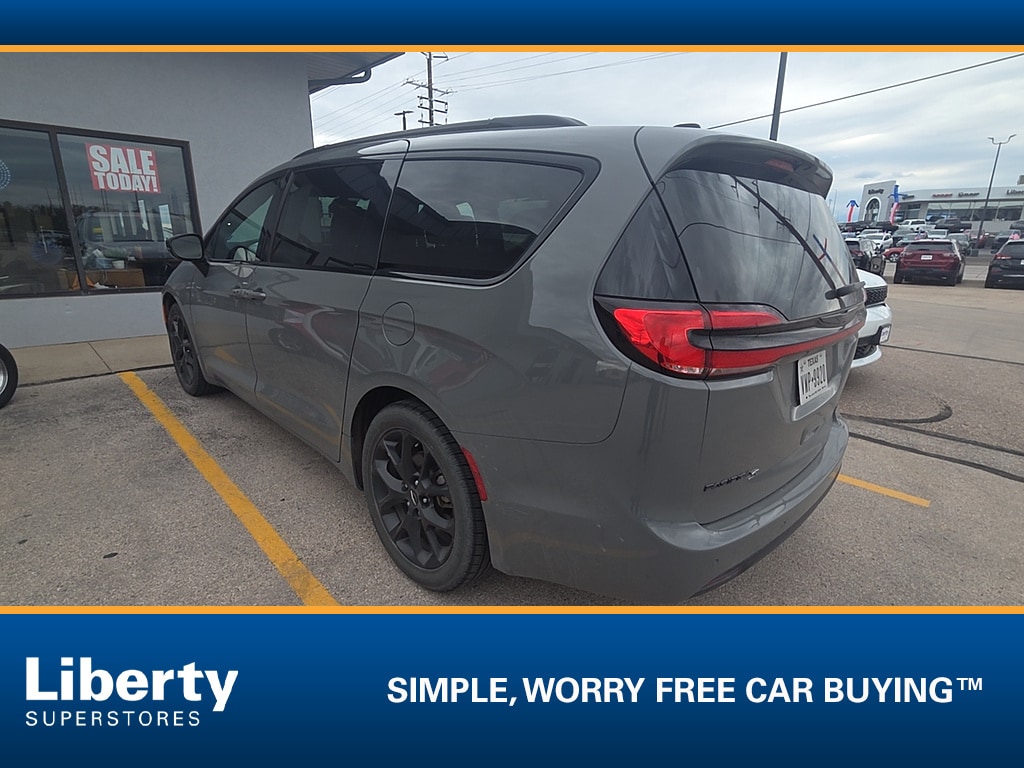 Used 2025 Chrysler Pacifica Limited Van Passenger Van