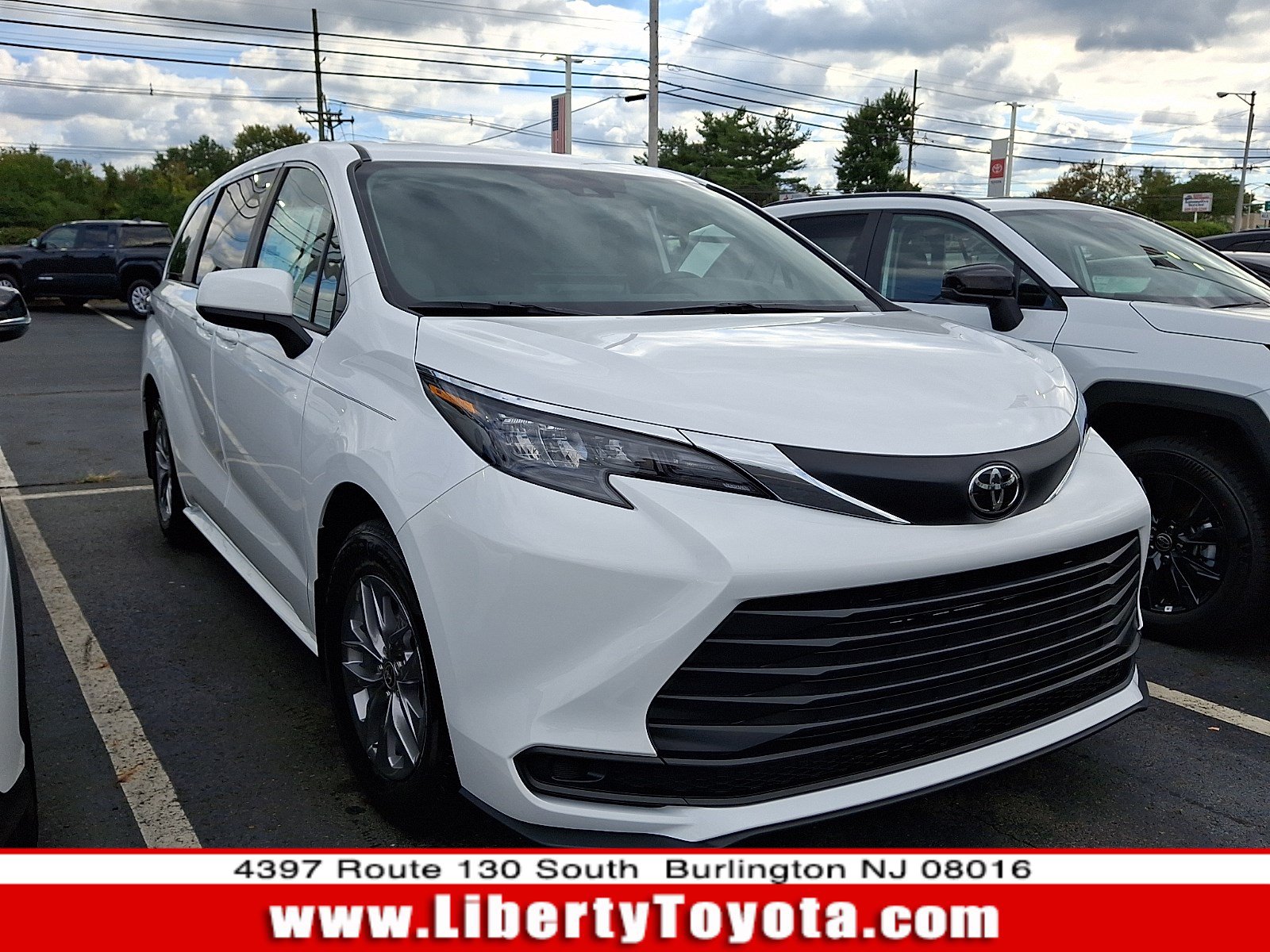 2026 Toyota Sienna LE 8 PASSENGER