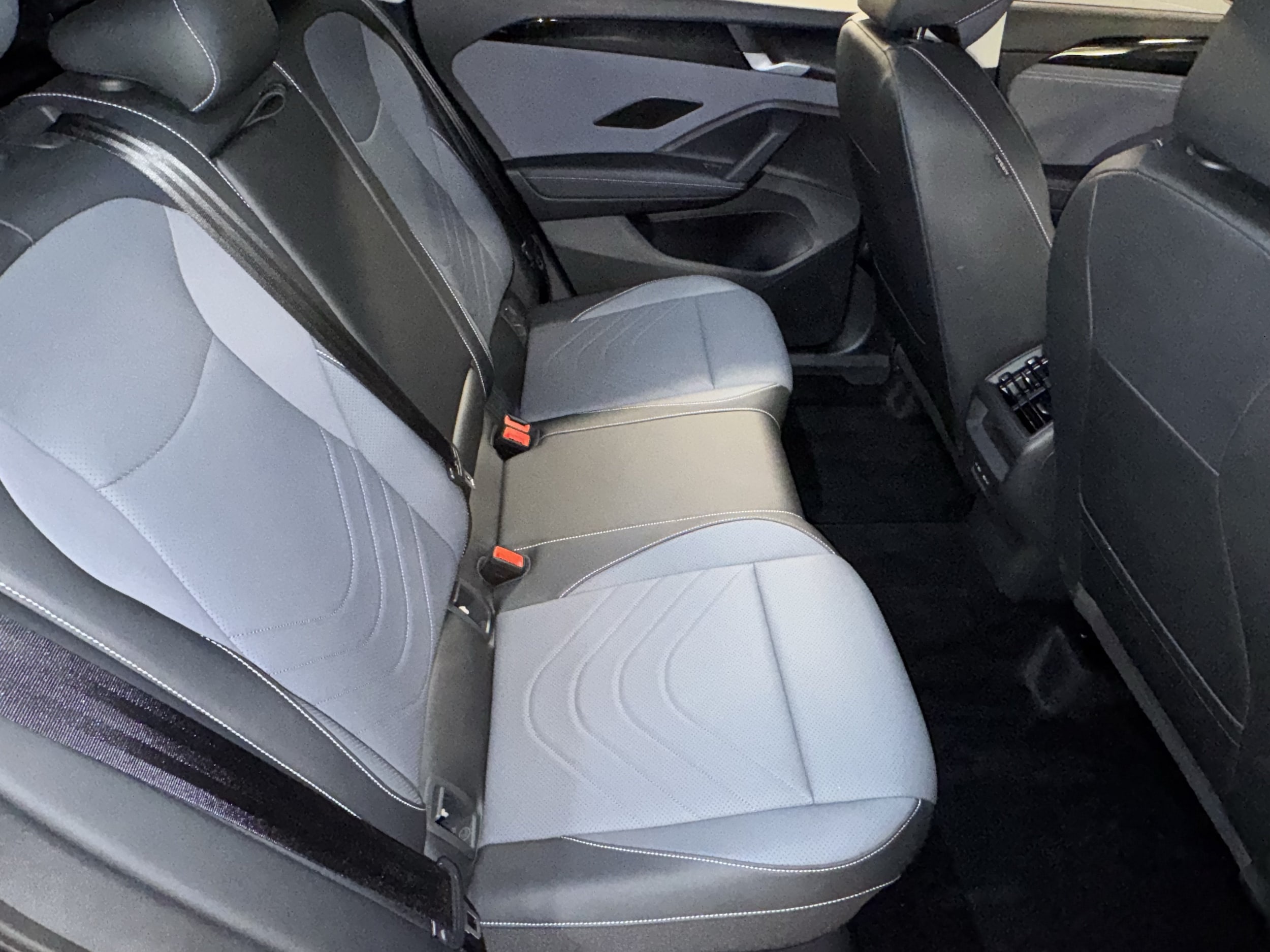 2026 Volkswagen Tiguan SE - Photo 11