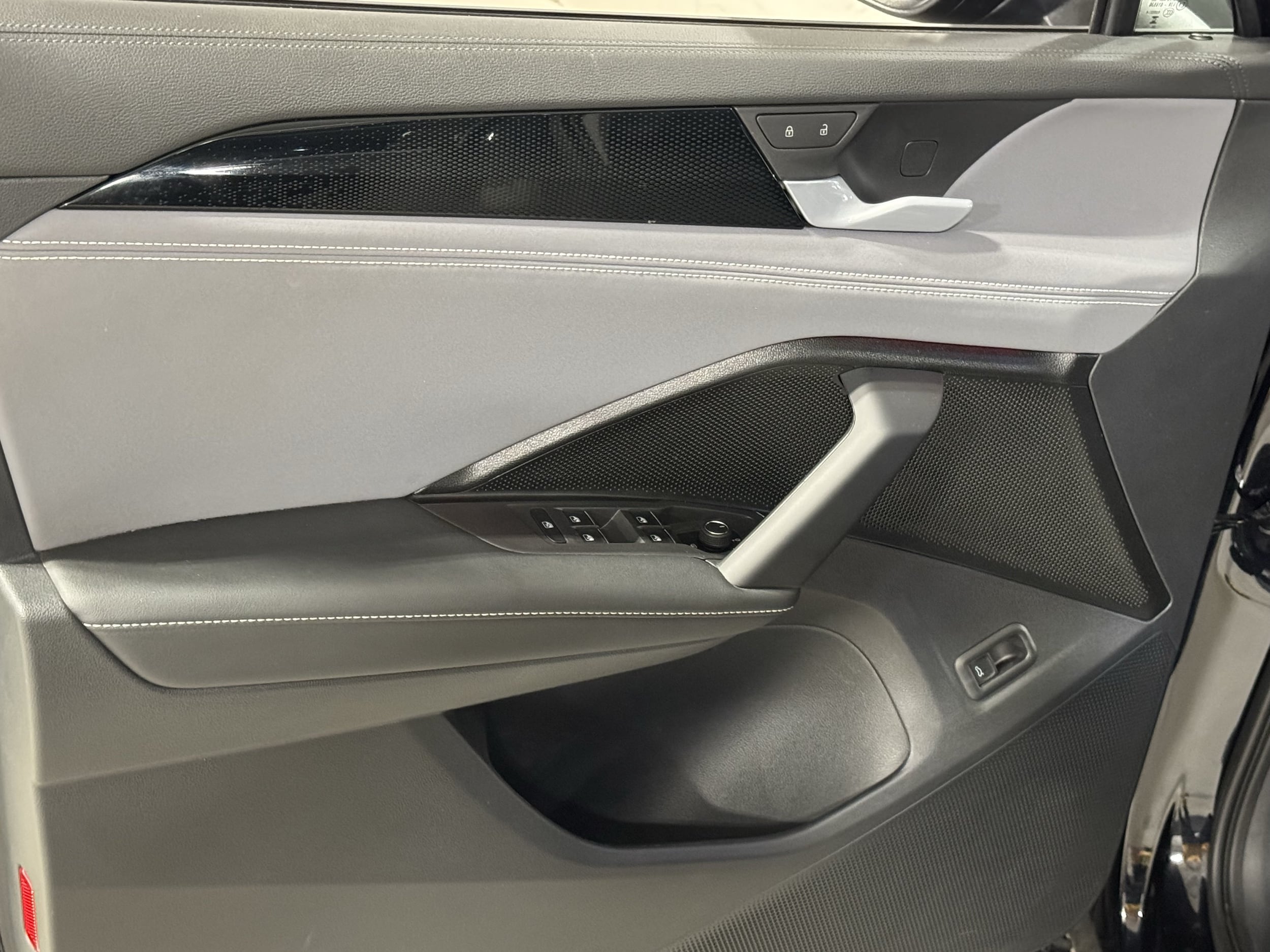 2026 Volkswagen Tiguan SE - Photo 13