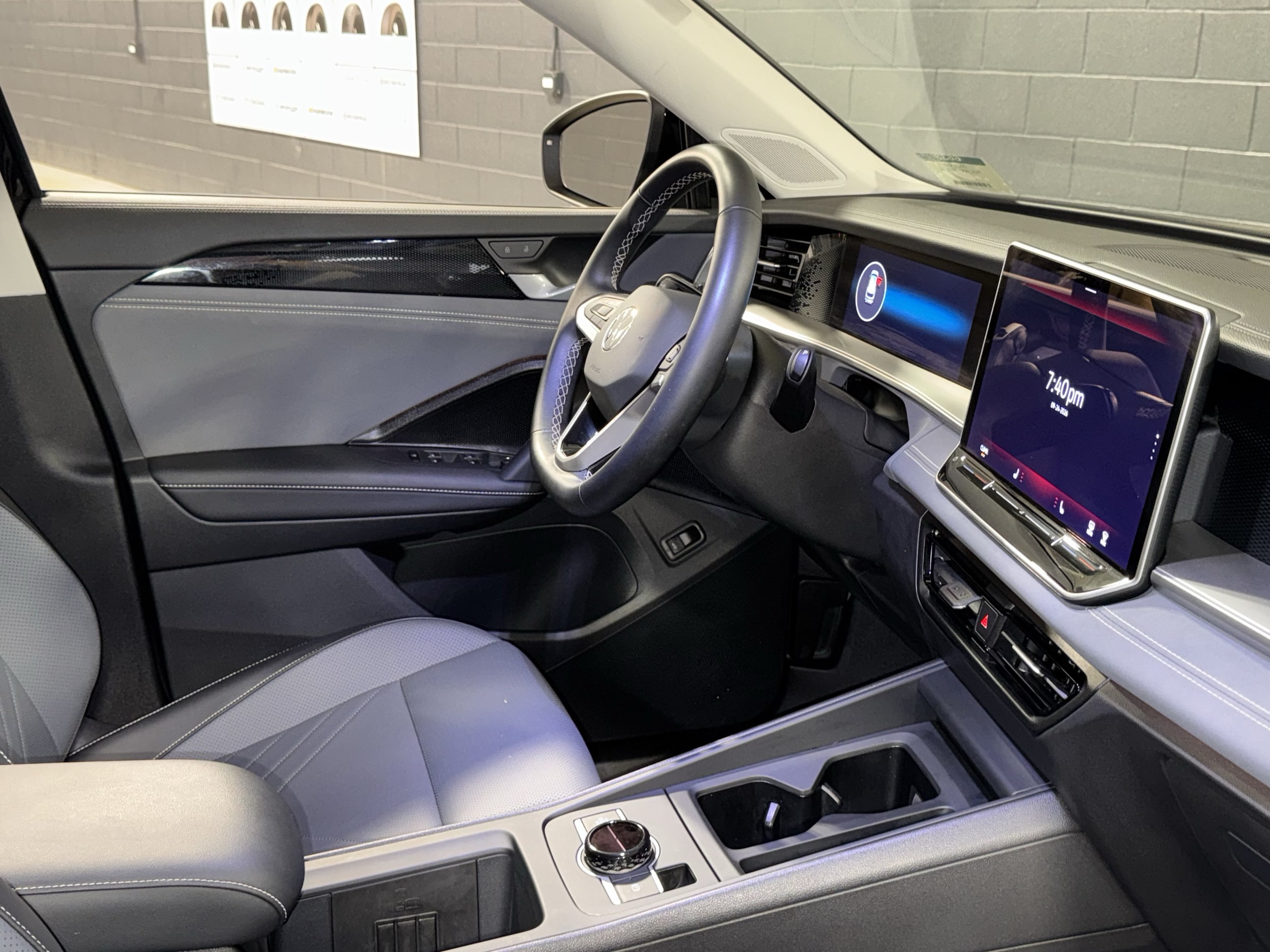 2026 Volkswagen Tiguan SE - Photo 9
