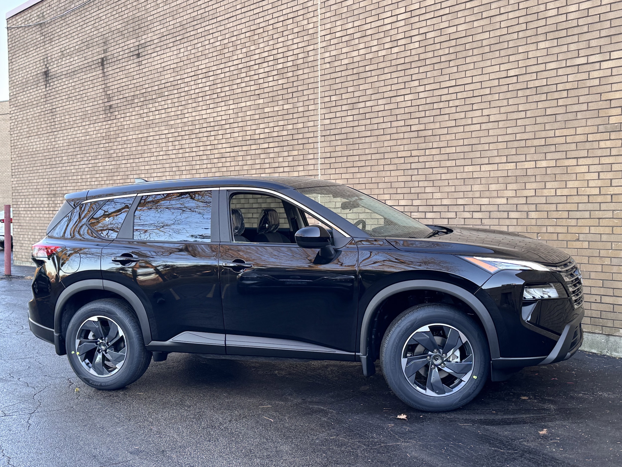 2026 Nissan Rogue SV - Photo 5