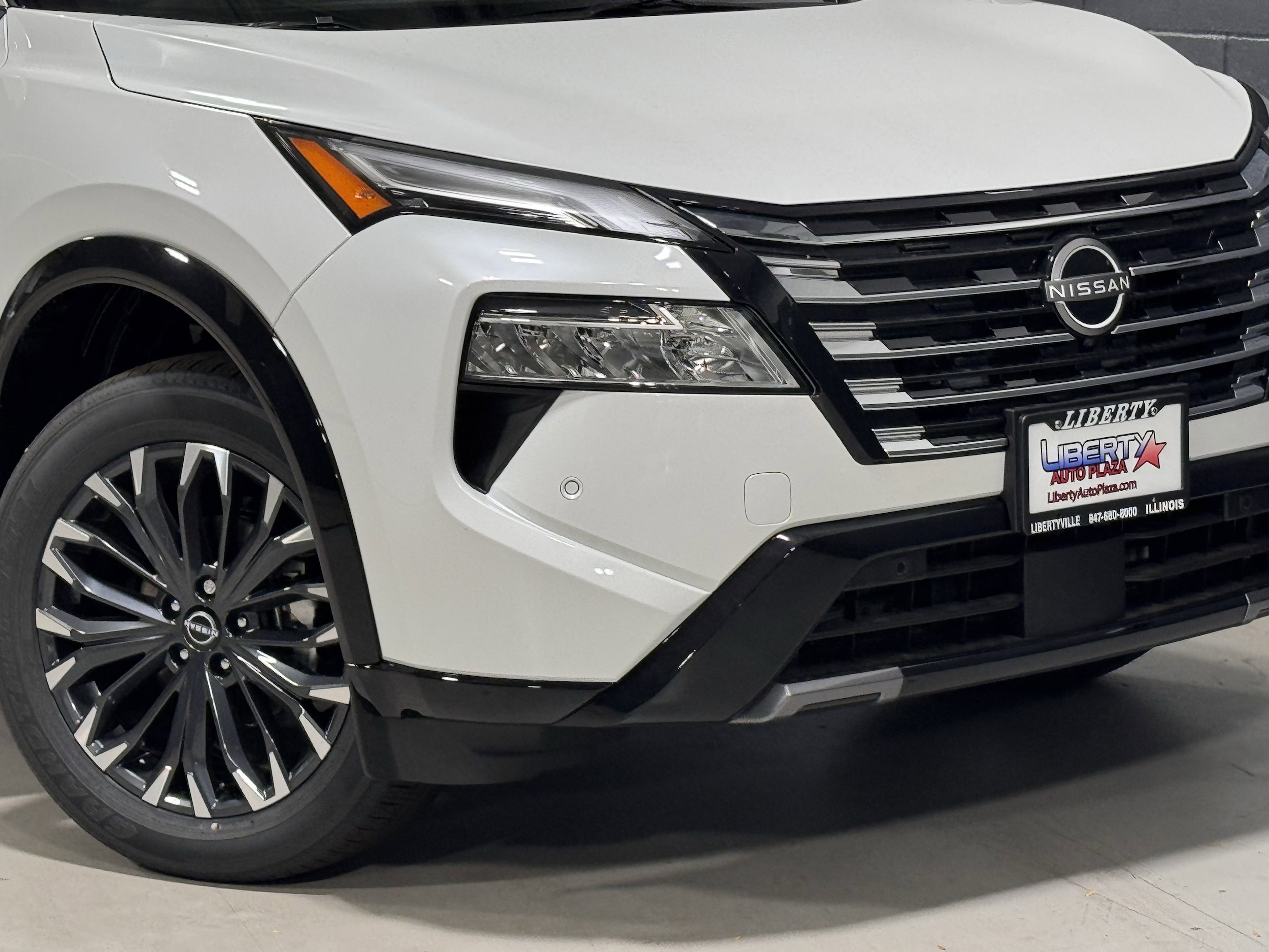 2026 Nissan Rogue Platinum - Photo 3