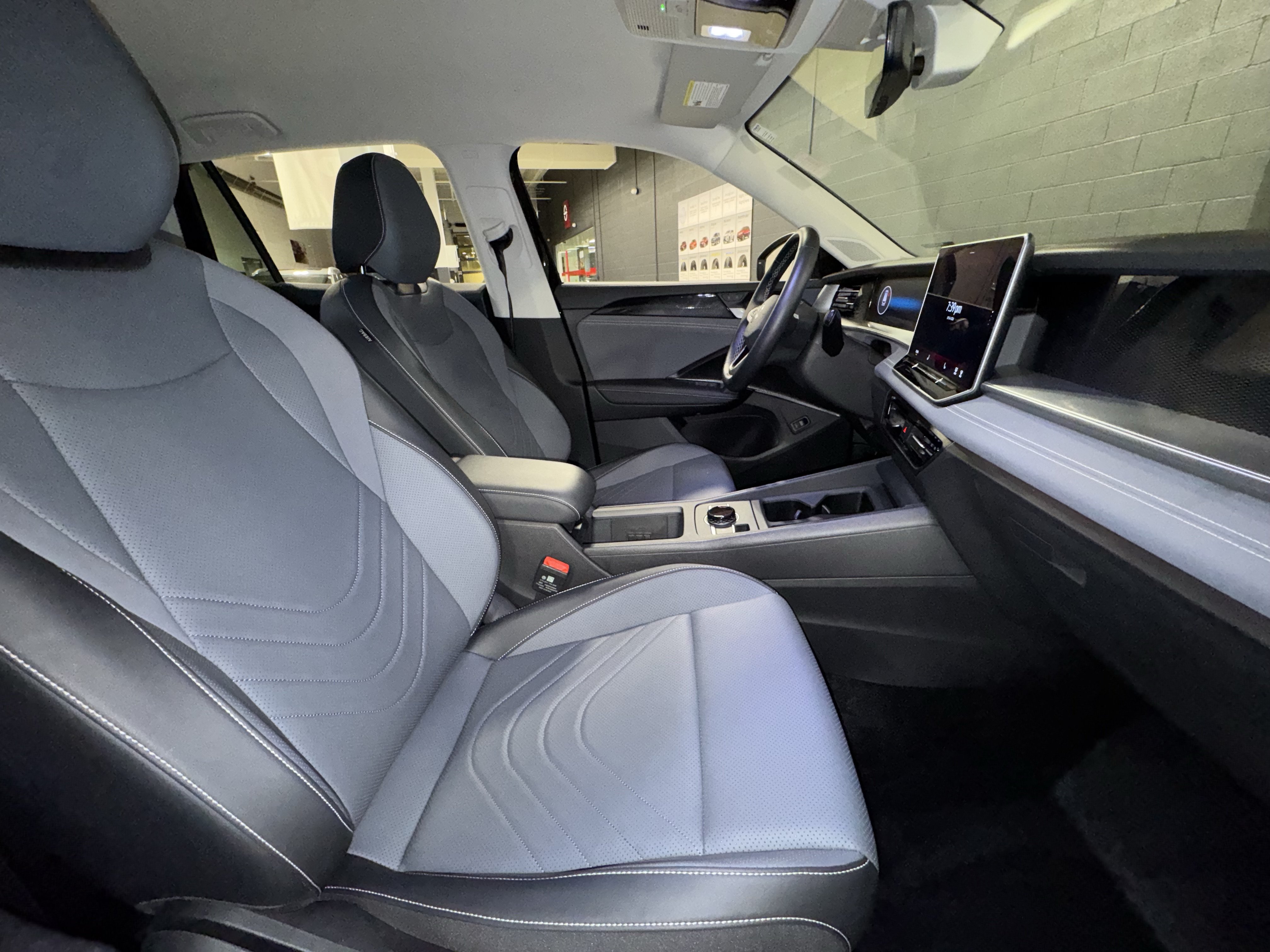 2026 Volkswagen Tiguan SE - Photo 8