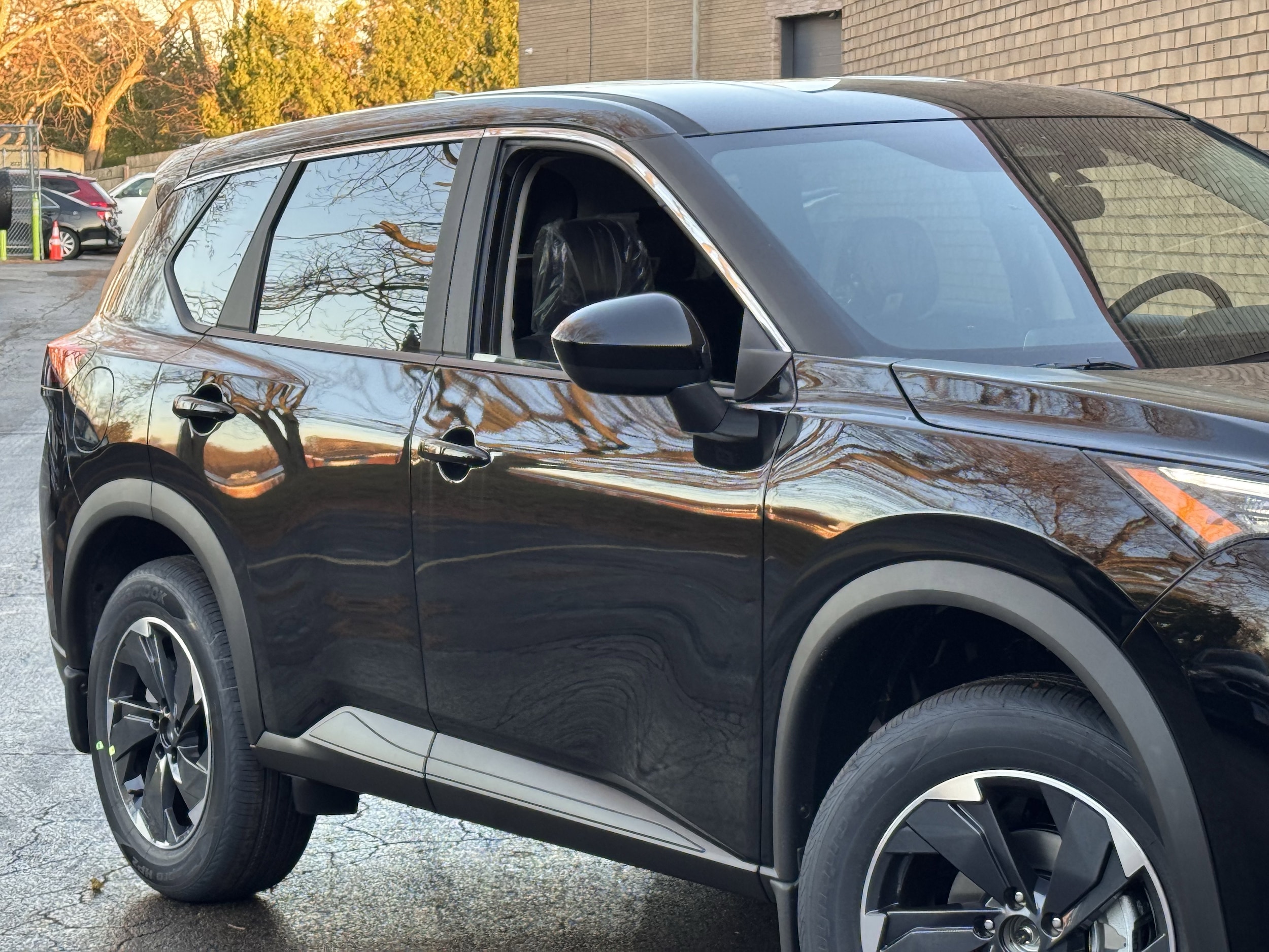 2026 Nissan Rogue SV - Photo 4
