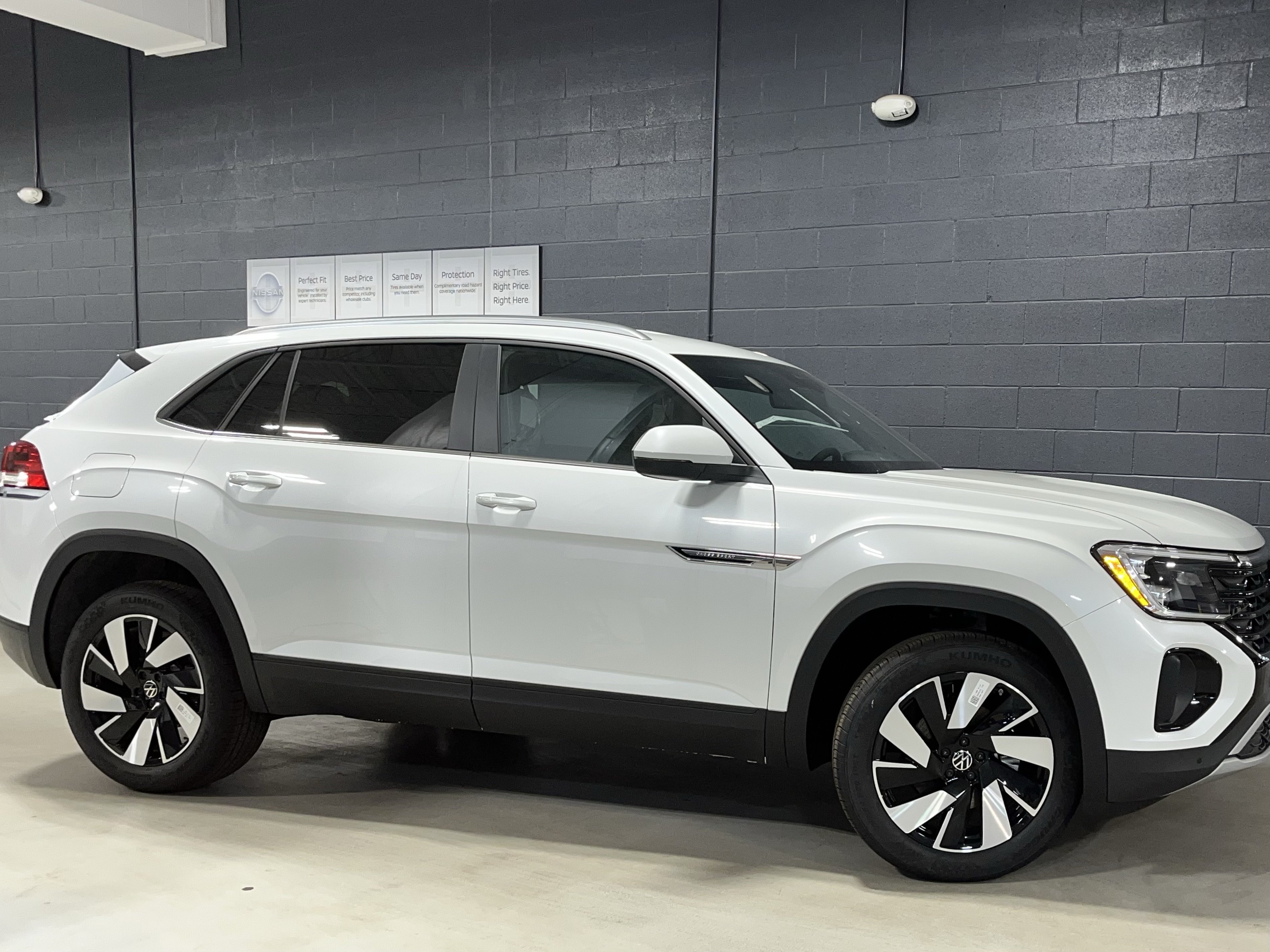 New 2026 Volkswagen Atlas Cross Sport 2.0T SE w/Technology 2.0T SE w/Technology 4MOTION