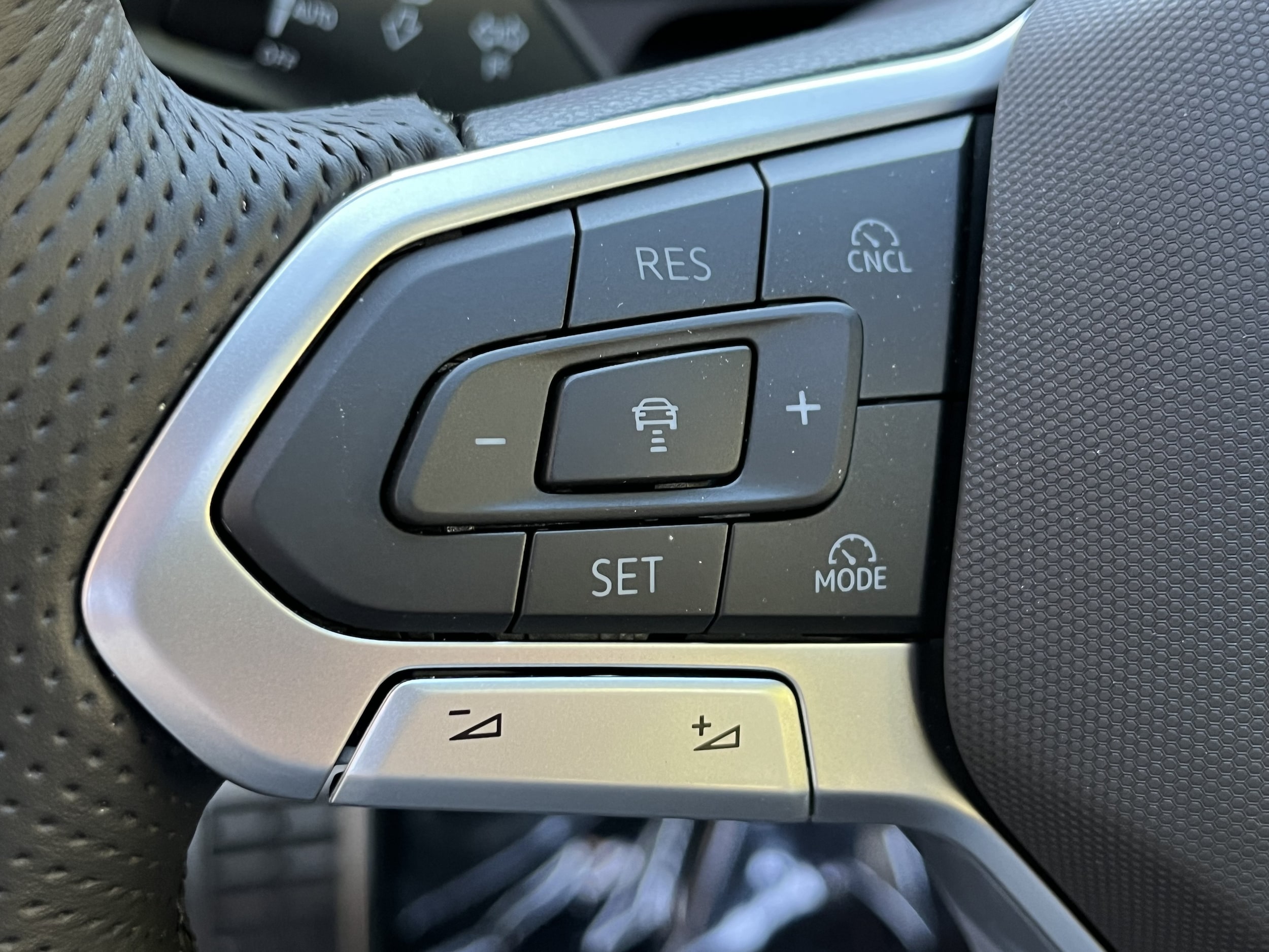 2026 Volkswagen Tiguan SE R-LINE BLACK - Photo 15