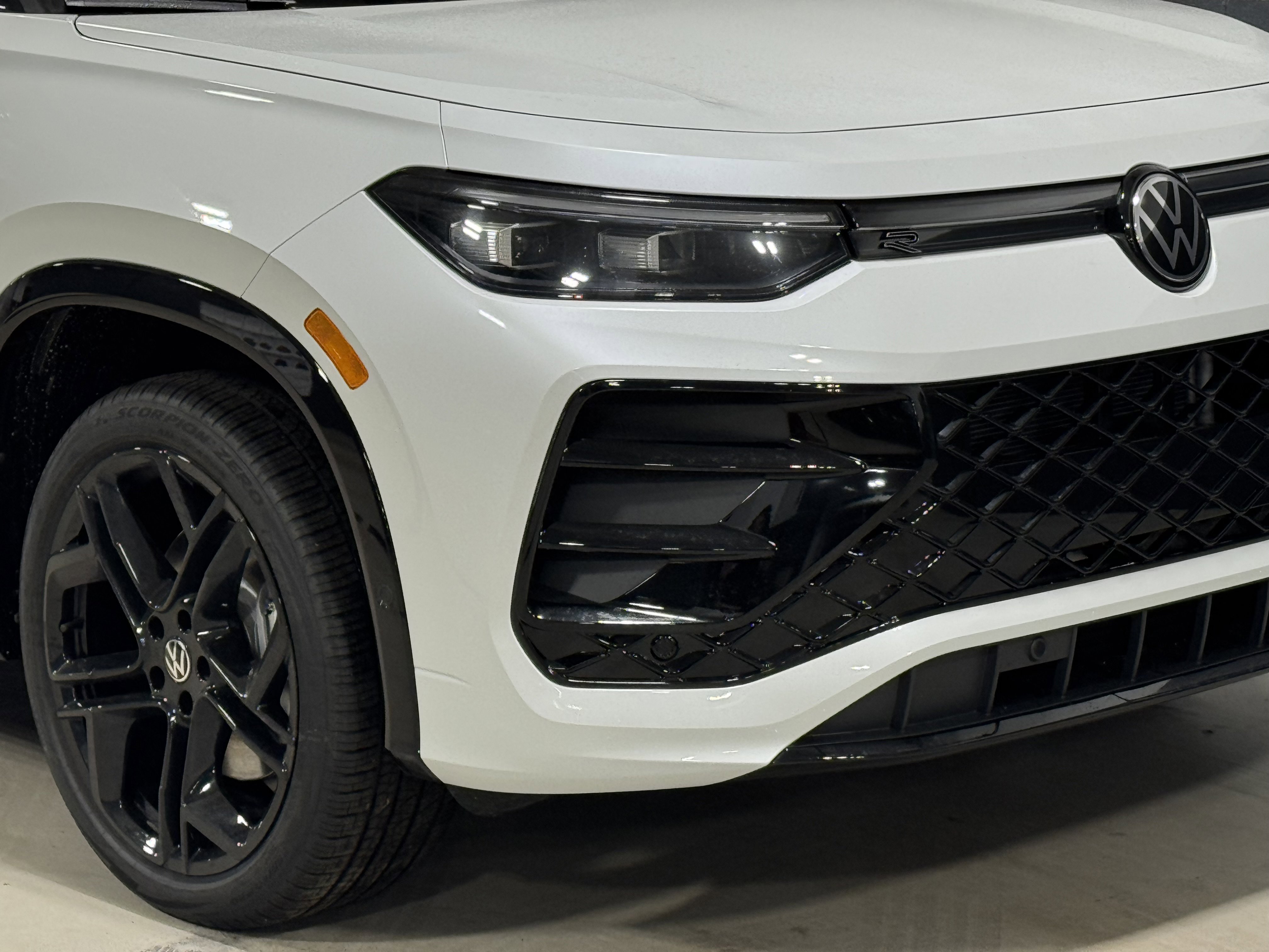 New 2026 Volkswagen Tiguan SE R-Line Black 2.0T SE R-Line Black 4MOTION