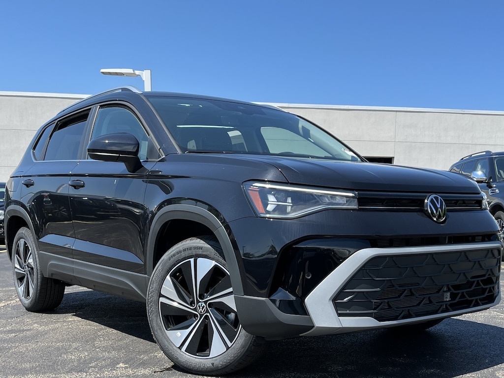 New 2026 Volkswagen Taos SE SE 4MOTION