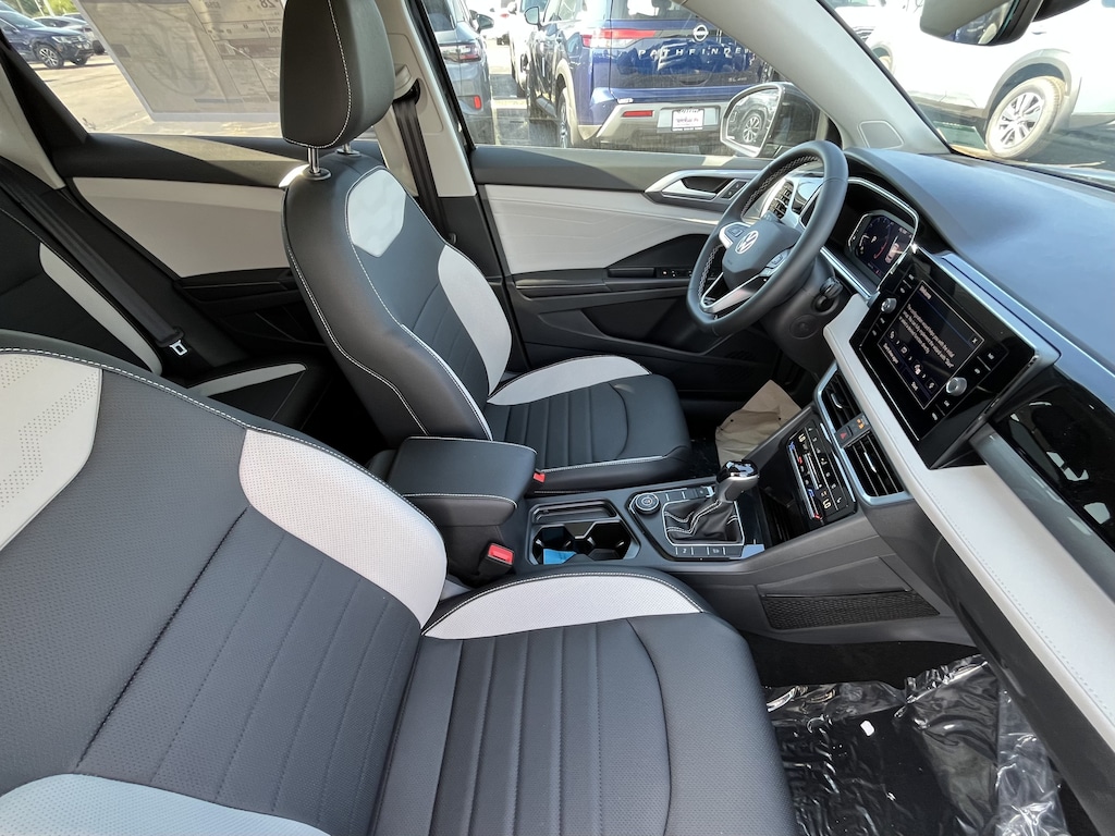 New 2026 Volkswagen Taos SEL SEL 4MOTION