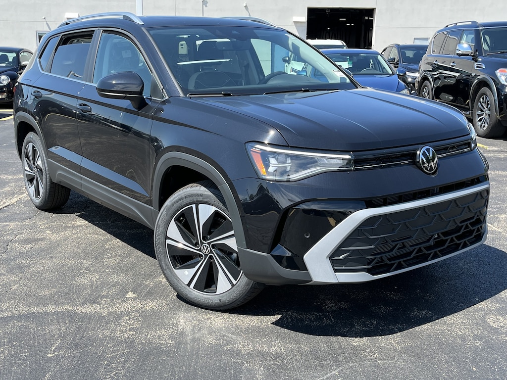 New 2026 Volkswagen Taos SE SE 4MOTION