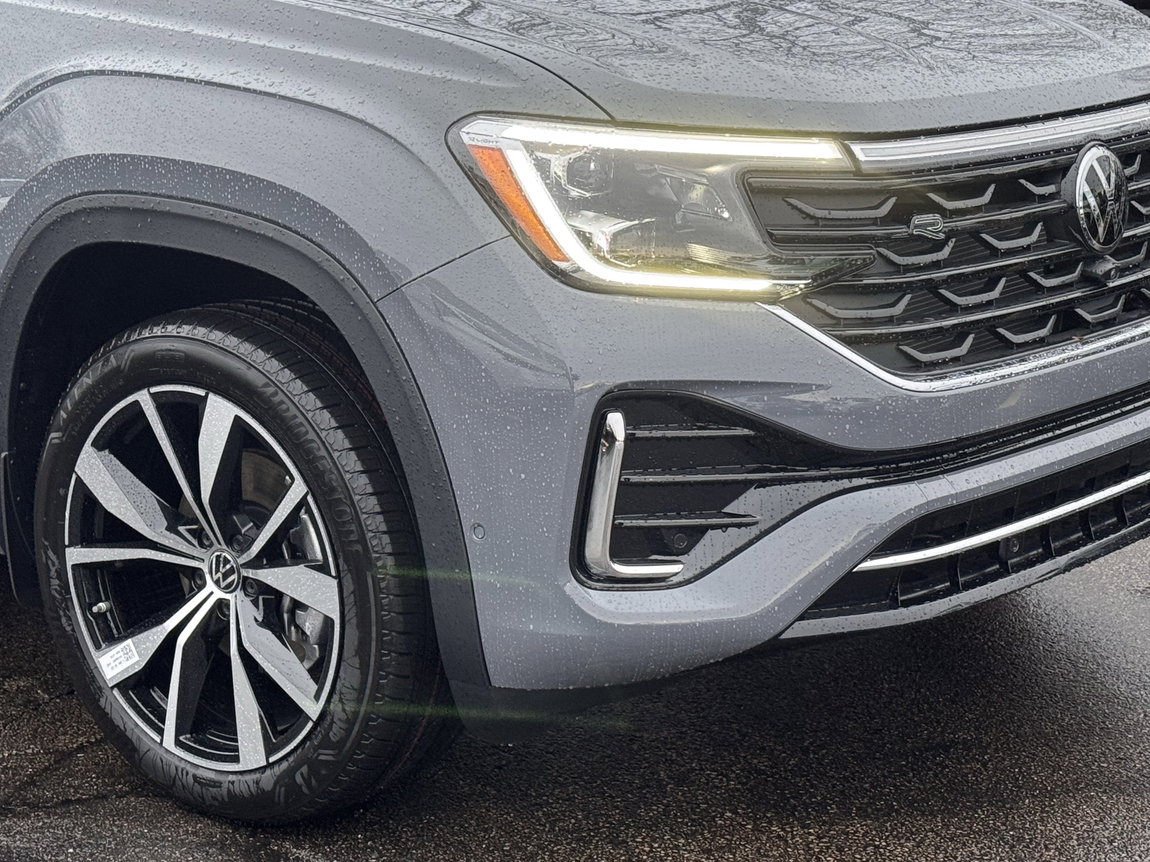 New 2026 Volkswagen Atlas Cross Sport 2.0T SEL Premium R-Line 2.0T SEL Premium R-Line 4MOTION