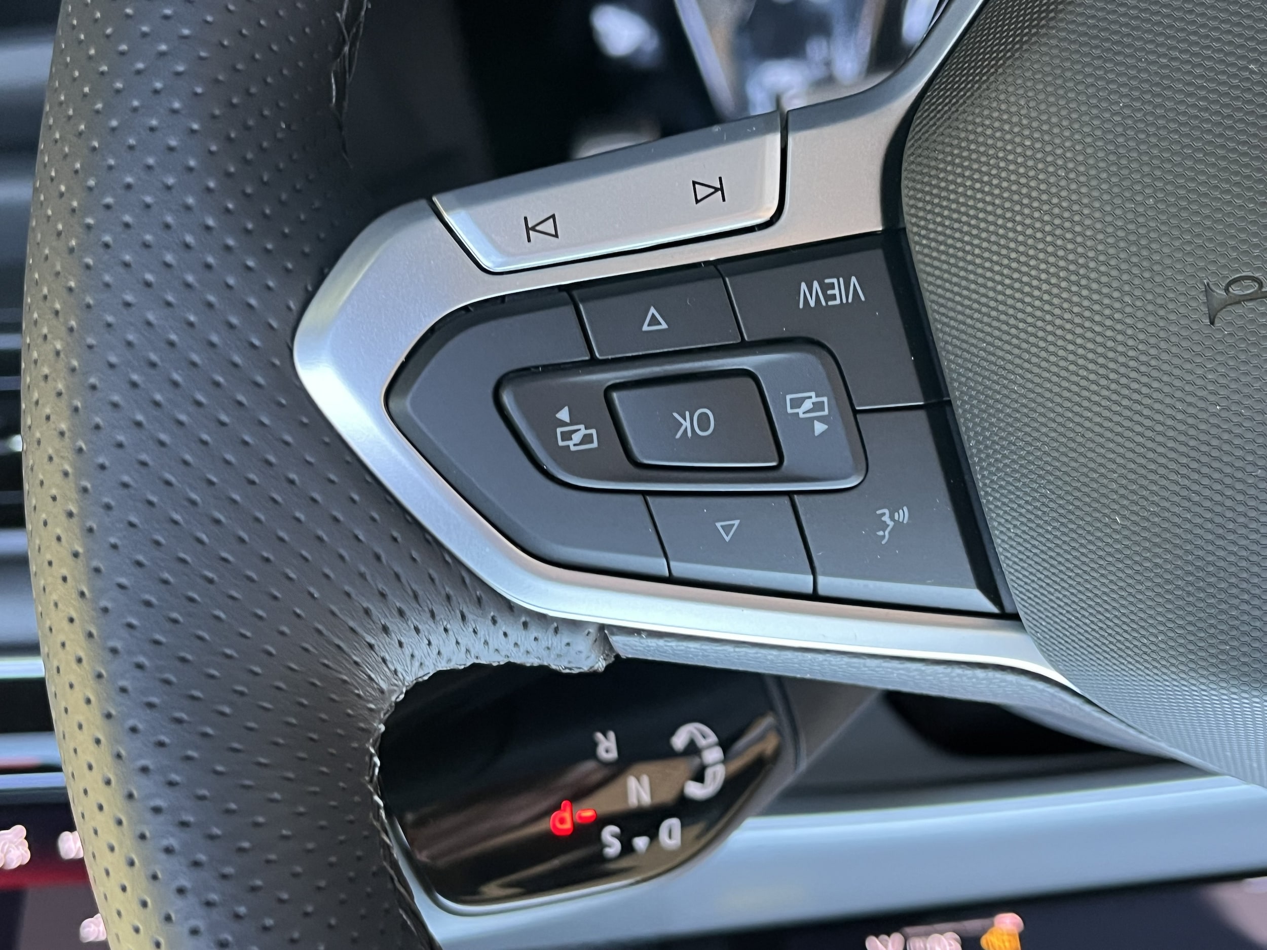 2026 Volkswagen Tiguan SE R-LINE BLACK - Photo 16